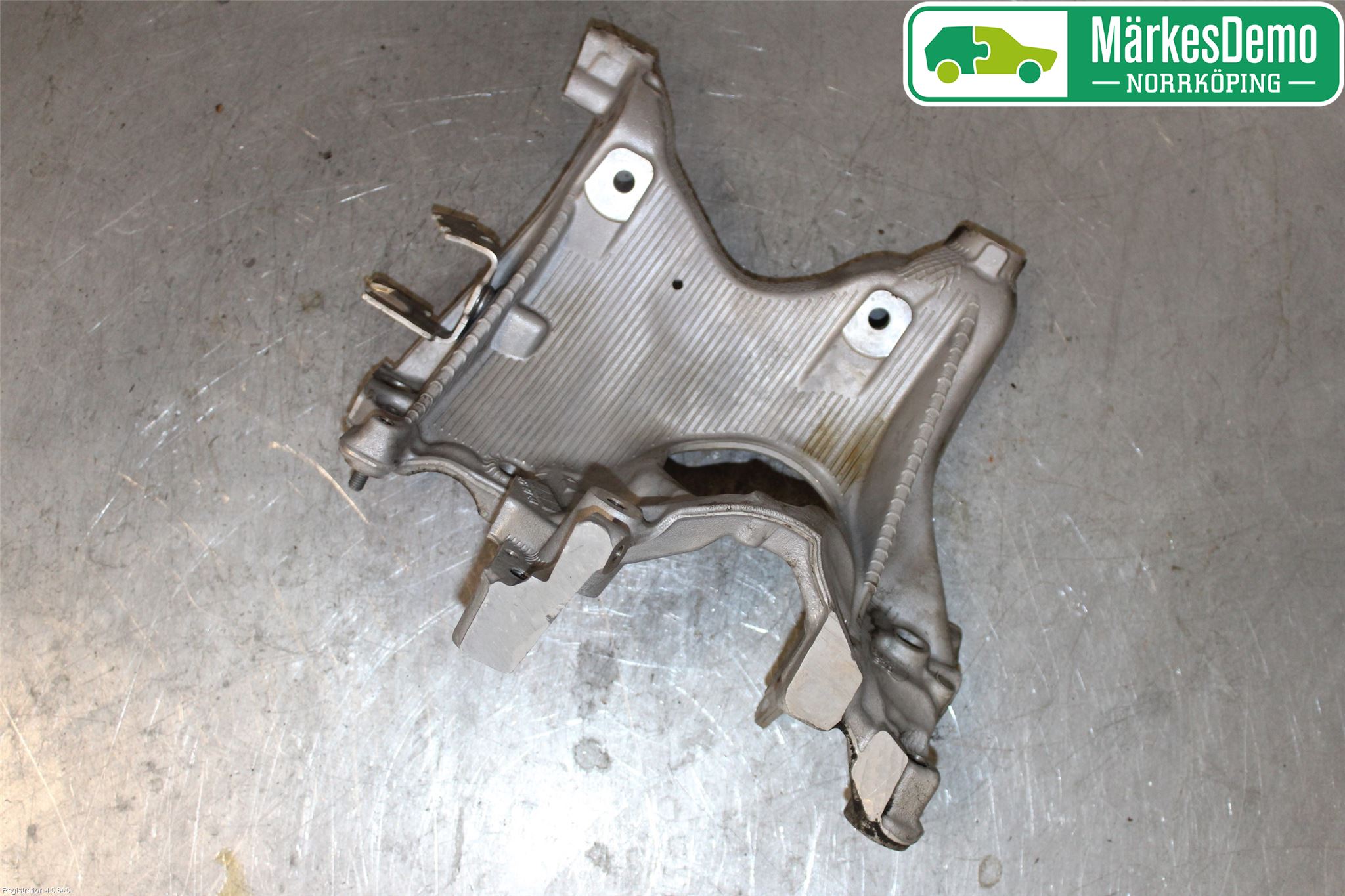 Audi A4/S4 B9 16-19 Forstillingsbjelke(Tvergående)