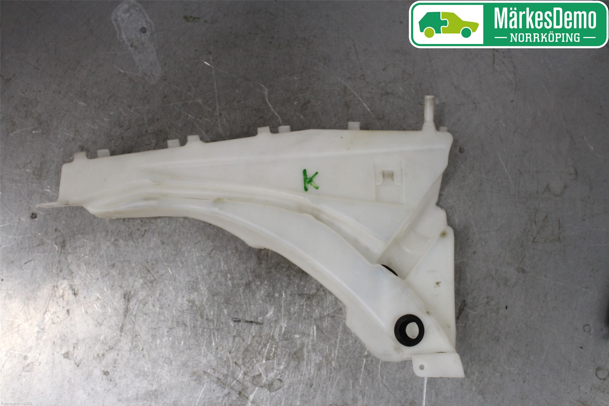 Volvo S40 04-07 Spylerbeholder Frontrute-Lykte