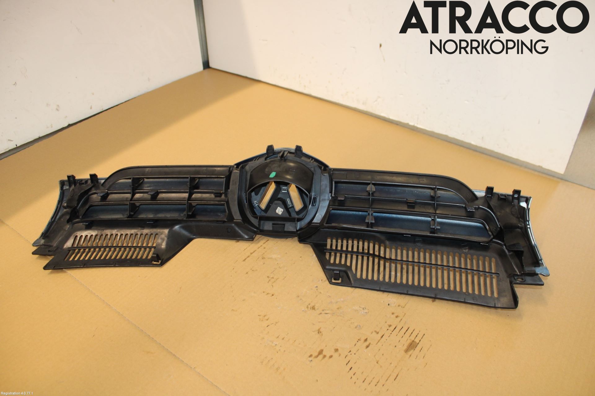 Volkswagen VW GOLF V 04-09 Grill Komplett