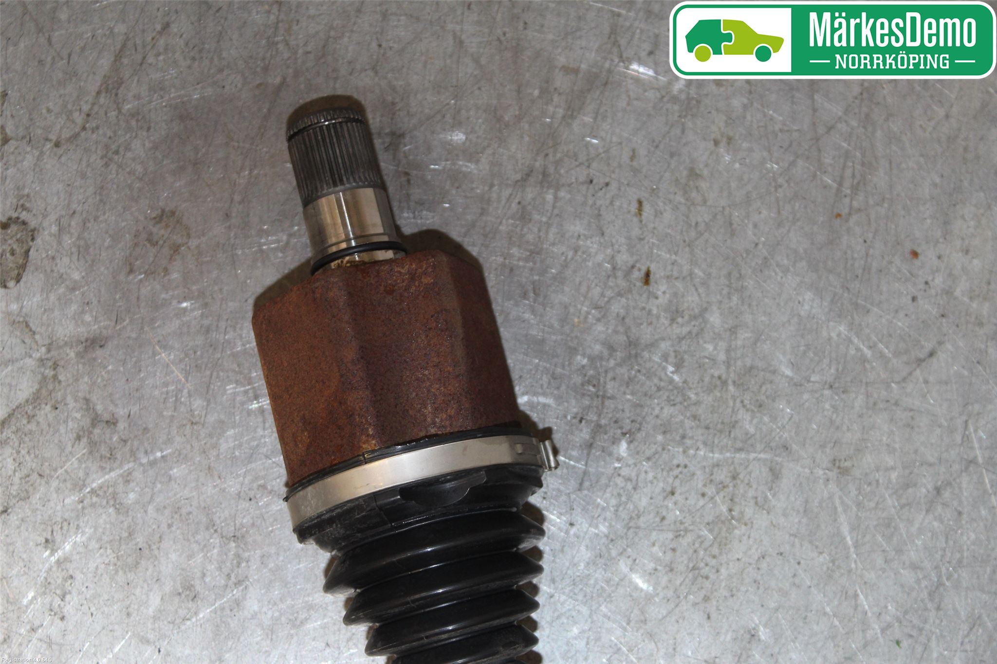 Volkswagen VW PASSAT 15-19 Drivaksel Foran Kompl Venstre