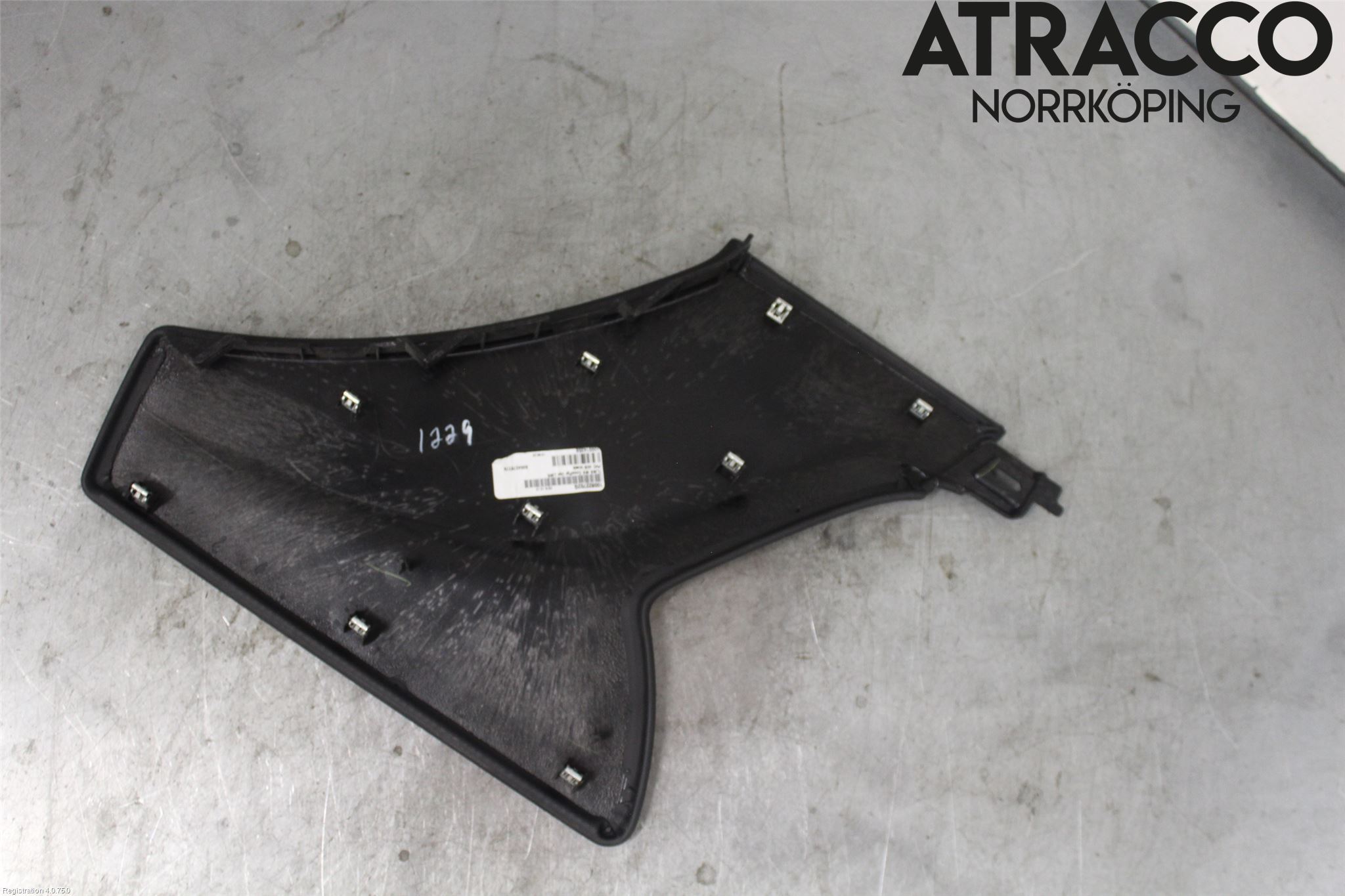 Tesla MODEL S 13- Instrumentkonsoll Midt