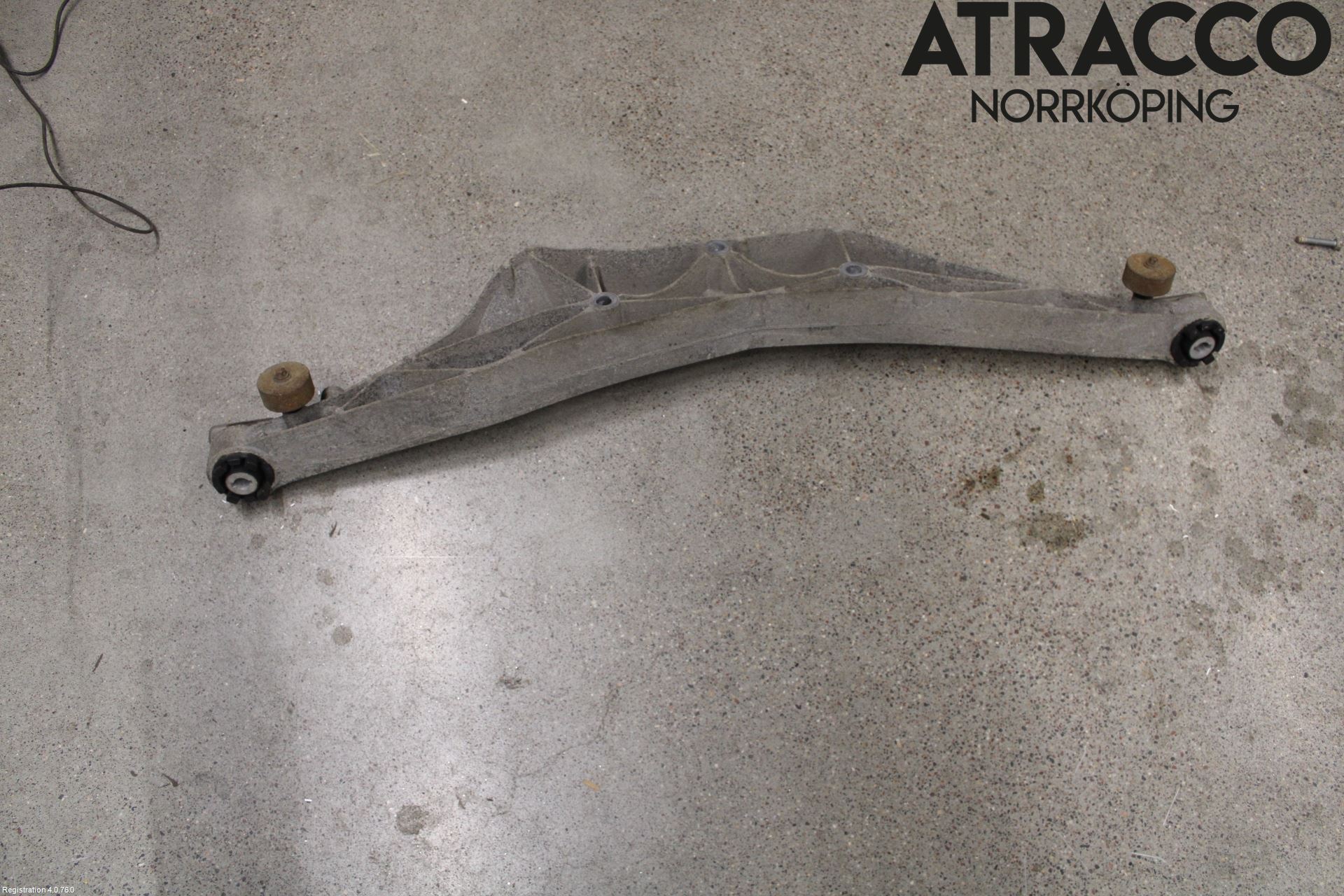 BMW X1 F48 15-22 Bakaksel Feste Travers-Ramme