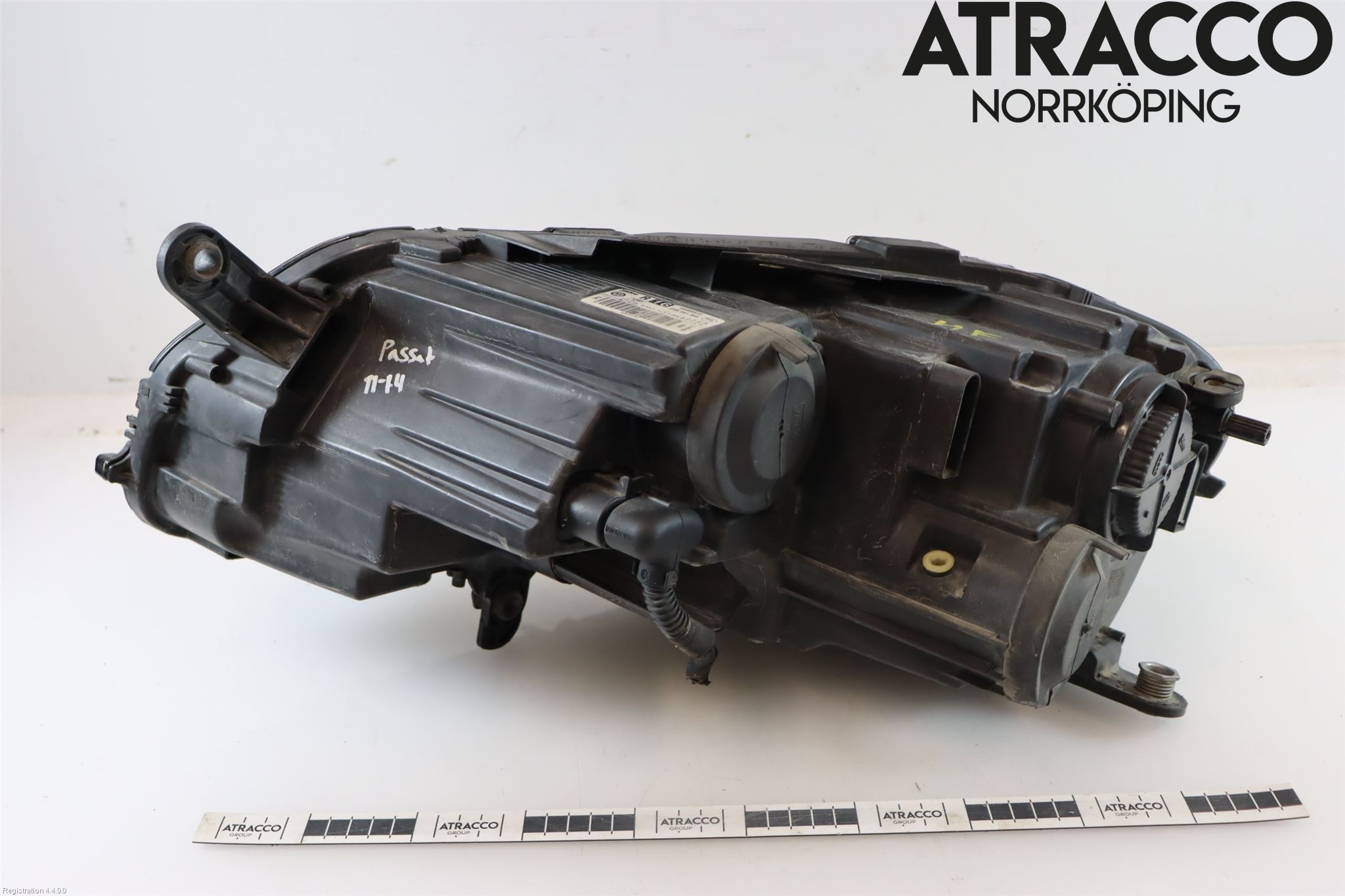 Volkswagen VW PASSAT 11-14 Frontlykt Høyre