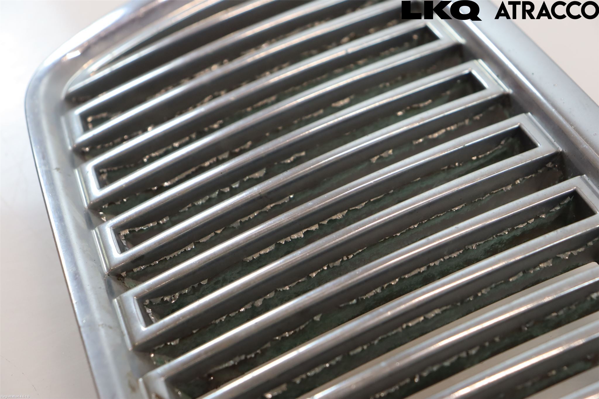 Volvo S70/V70/XC  97-00 Grill Komplett