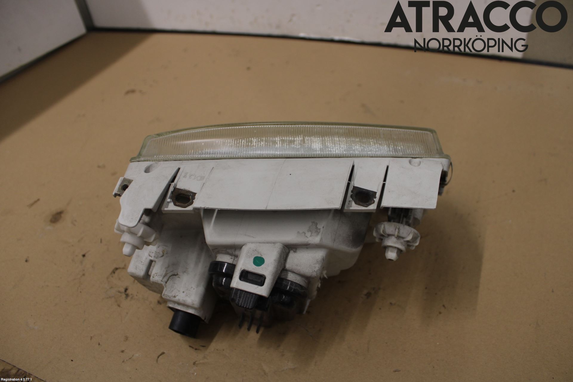 Volkswagen VW POLO 95-01 Frontlykt Venstre