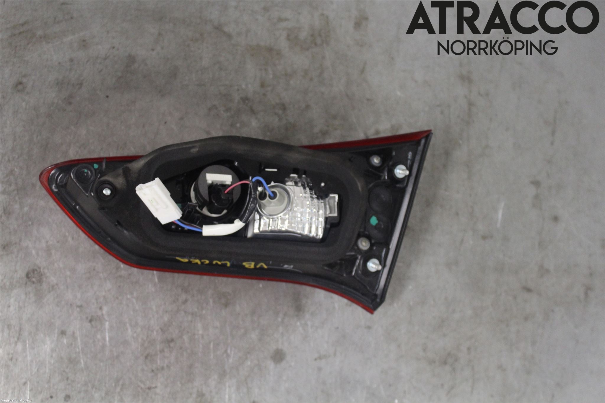 Toyota YARIS XP130 15-20 Baklykt Venstre  På Luke(Indre