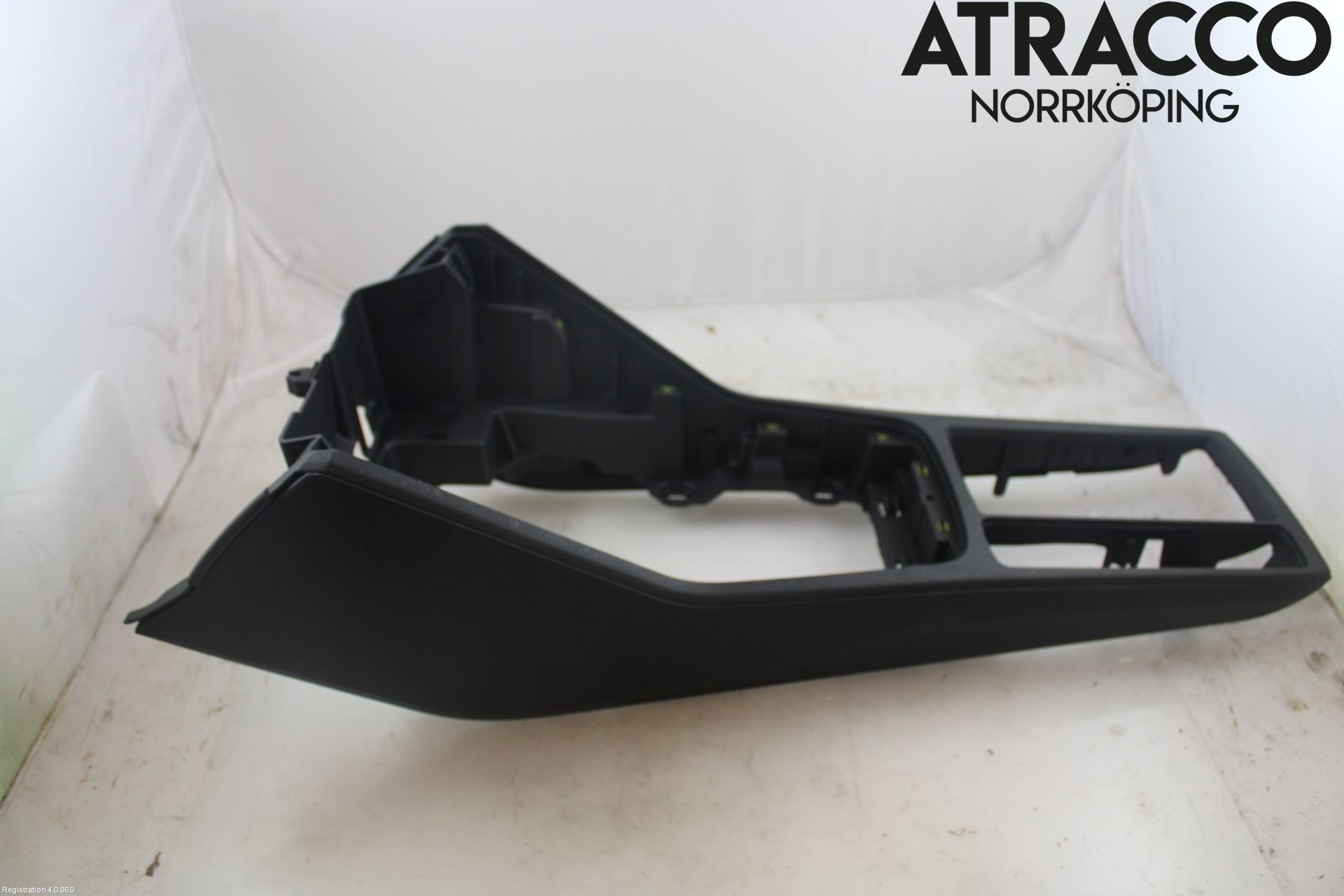 Audi Q3 F3 19- Instrumentkonsoll Midt