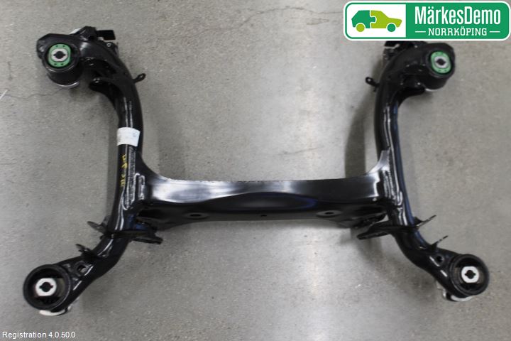 Audi A4/S4 B9 16-19 Bakaksel Feste Travers-Ramme