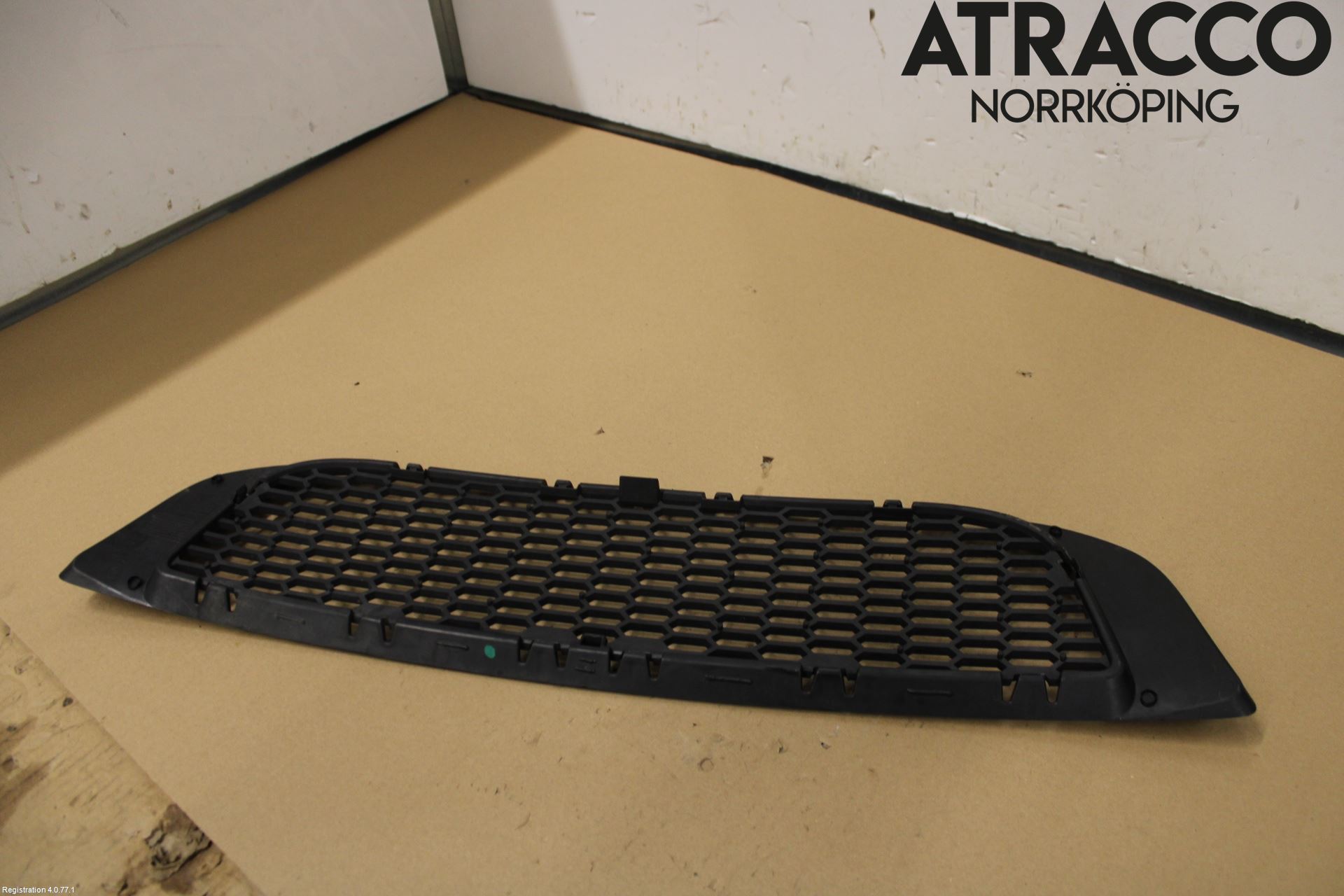BMW X3 E83     03-10 Grilldel Midt
