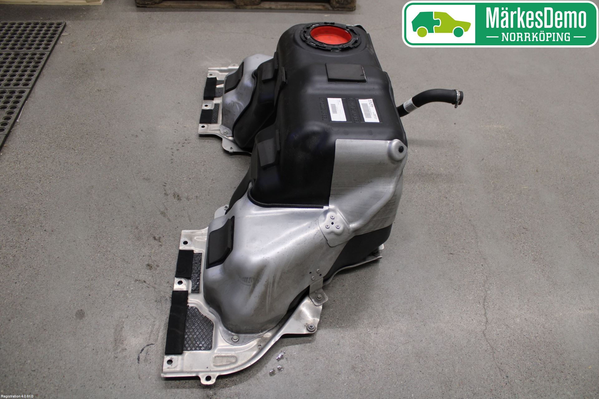 Jaguar F-TYPE Drivstofftank
