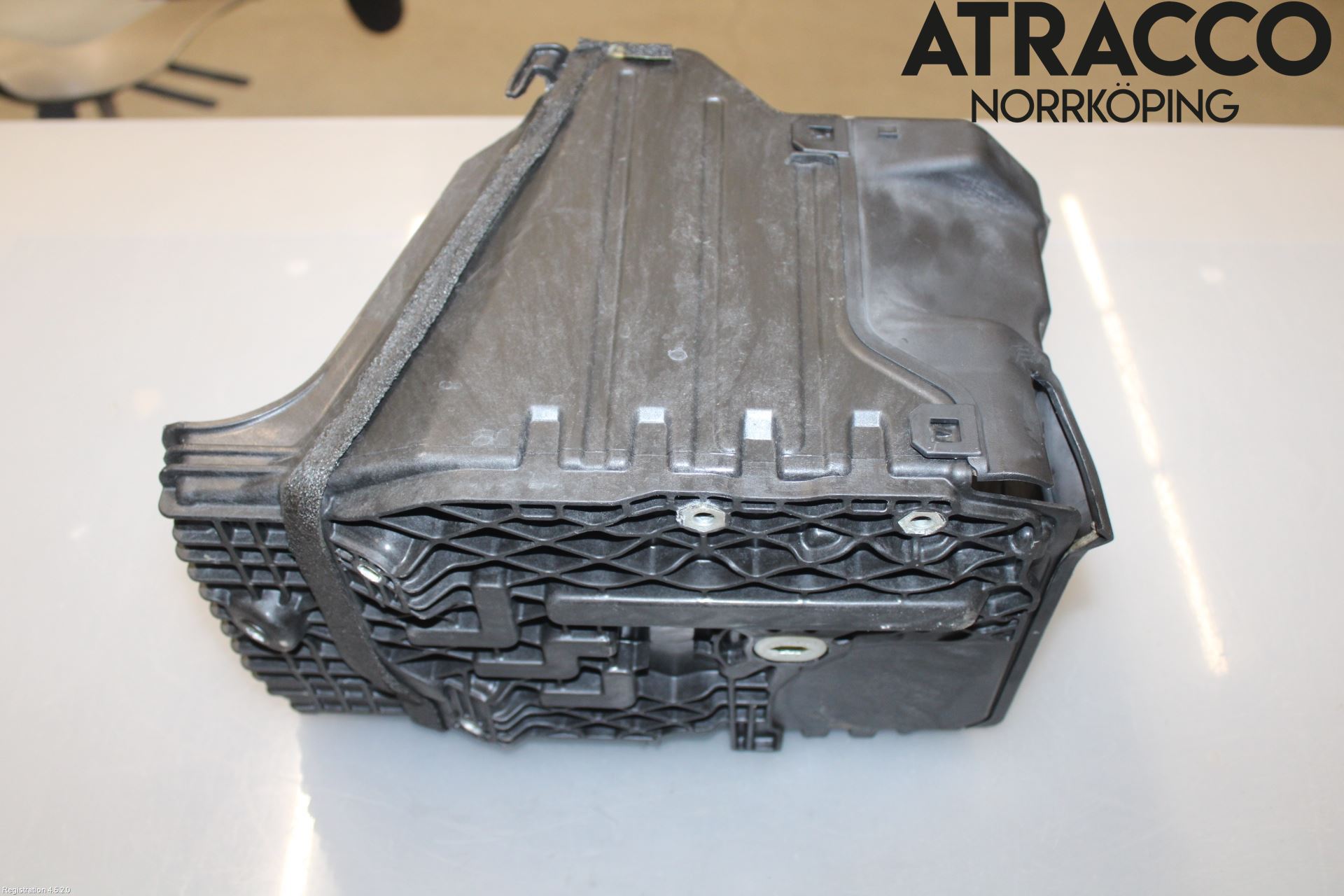 Volvo V70 14-16 Batterikasse - Feste - Holder