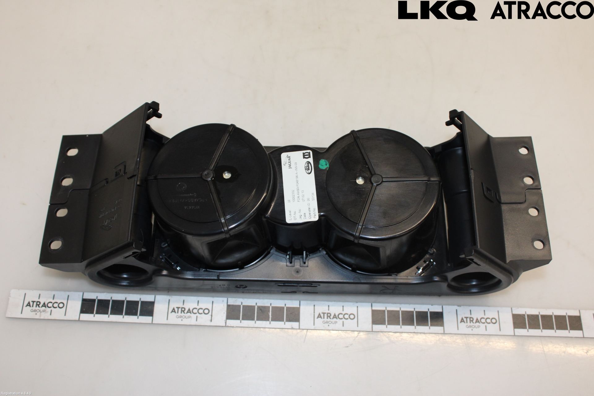Jaguar XJ X351        10- Innr Koppholder