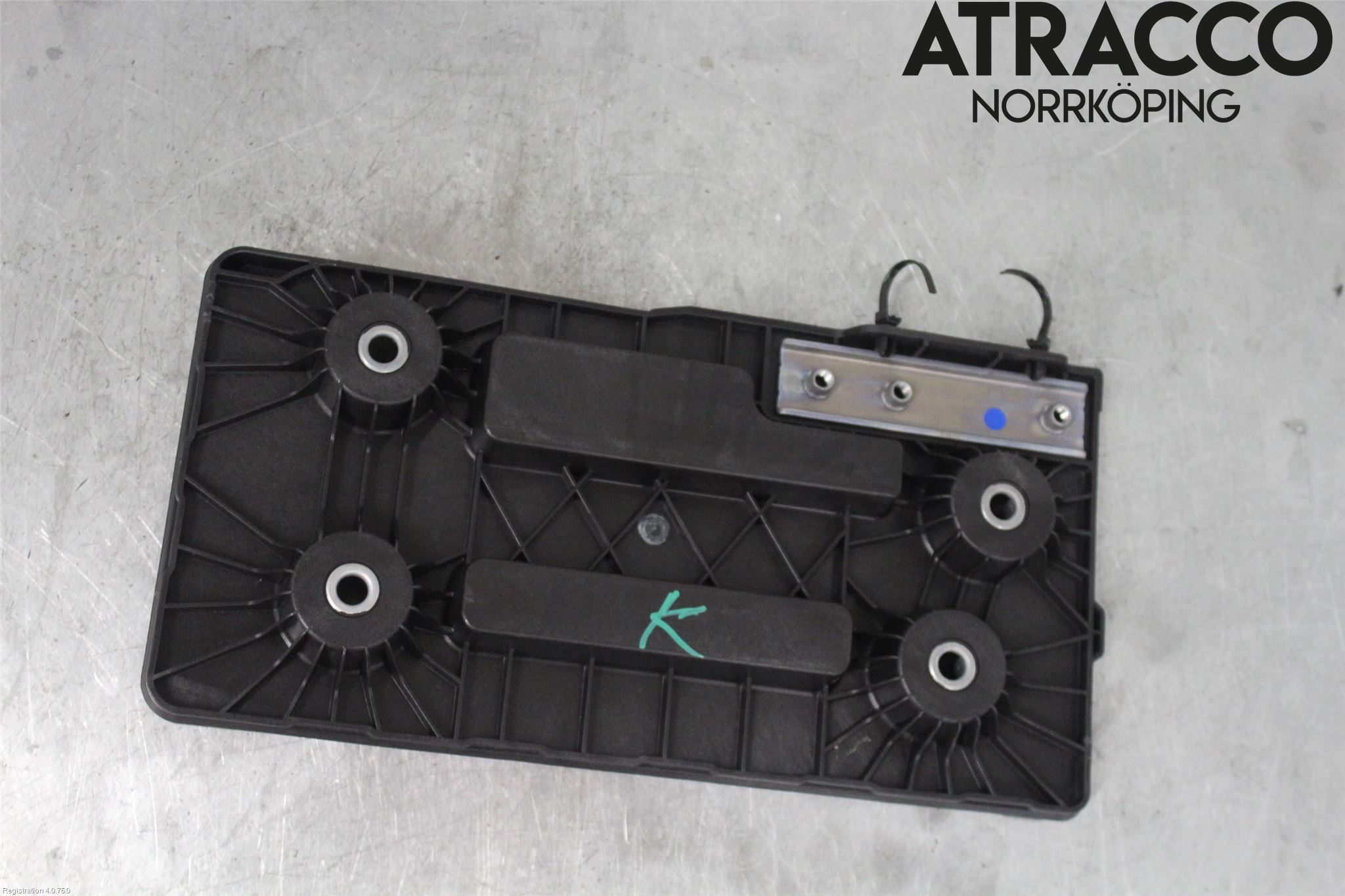 Volkswagen VW ARTEON 17- Batterikasse - Feste - Holder