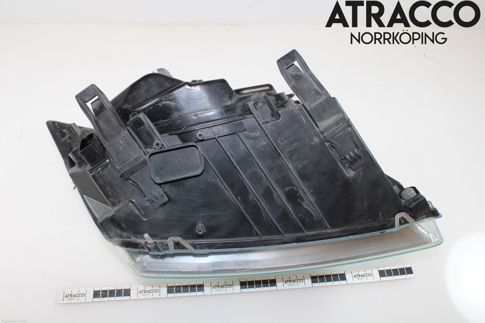 Ford FOCUS     04-07 Frontlykt Venstre