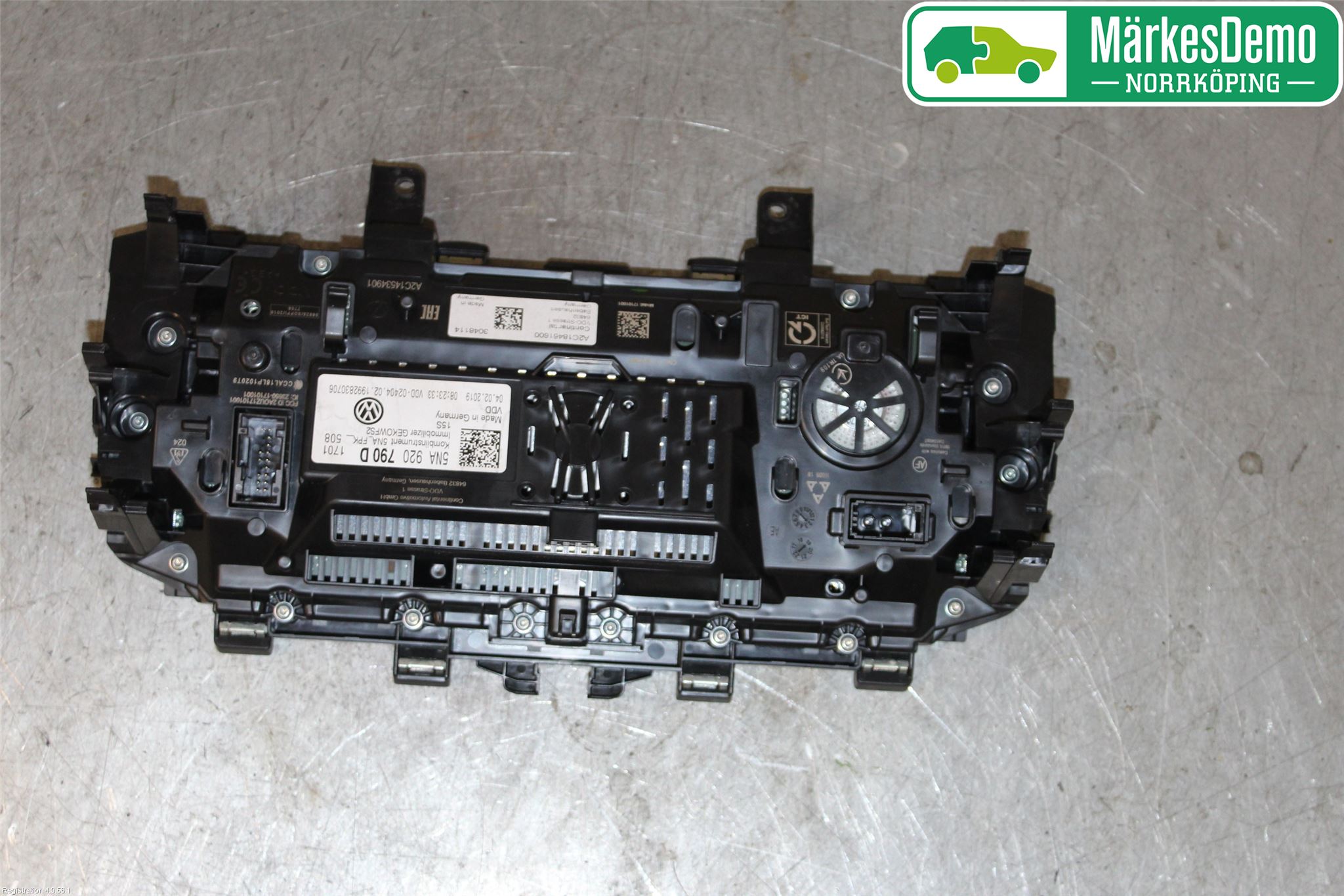 Volkswagen VW TIGUAN 16-24 Instr Kombinert