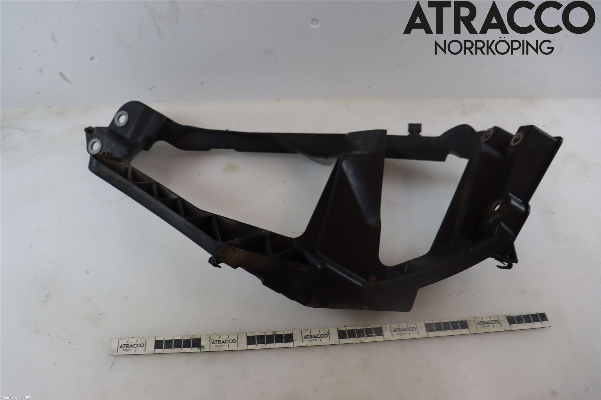 Mitsubishi COLT   04-08 Frontlykt Holder-Feste