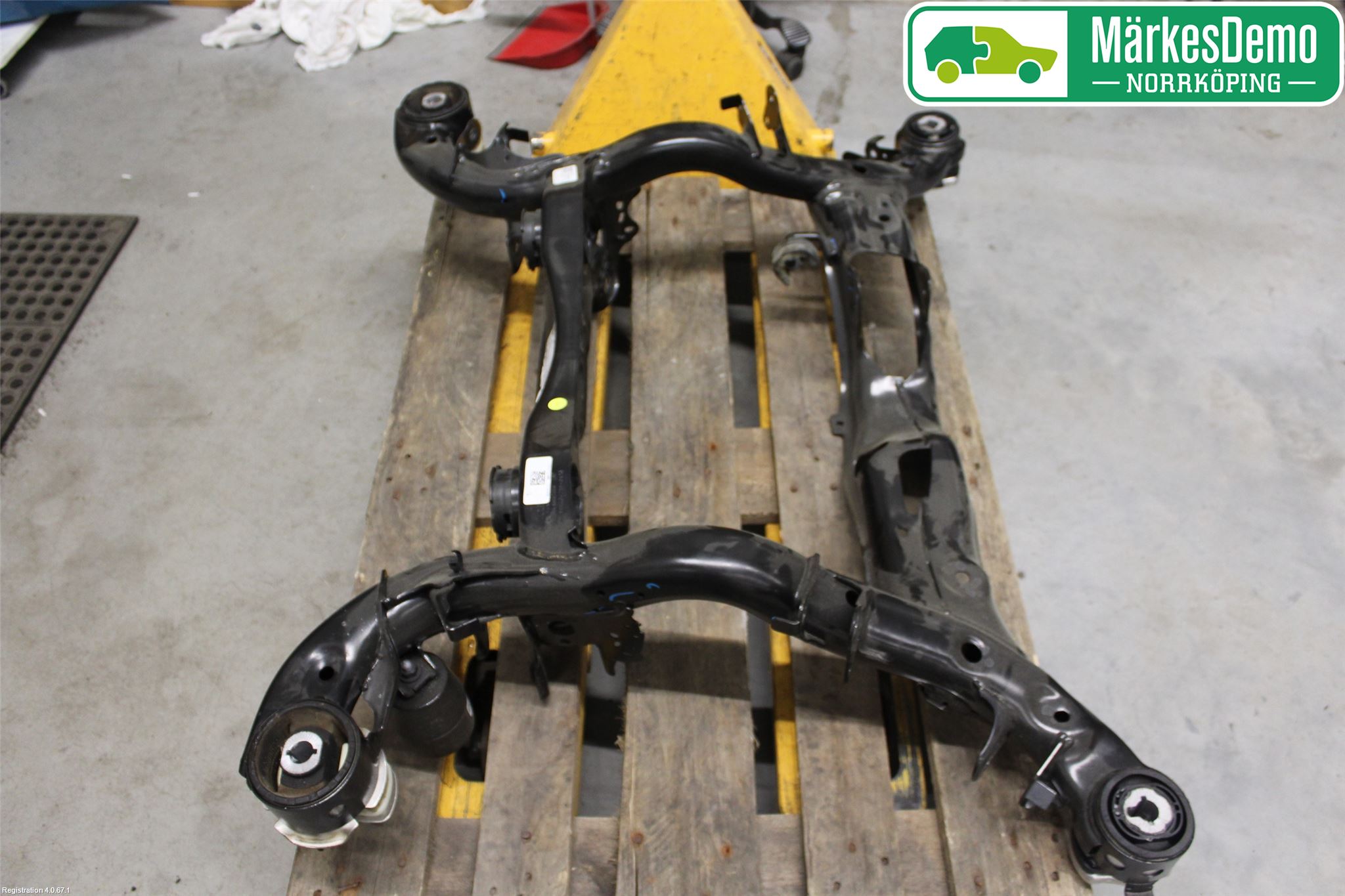 Audi Q5/SQ5 17- Bakaksel Feste Travers-Ramme