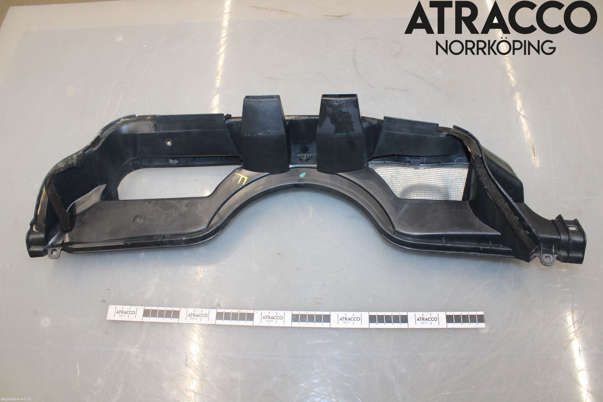 Mercedes-Benz MB 200-500  (W124) 86-96 Visker Deksel-Grill-Under Frr