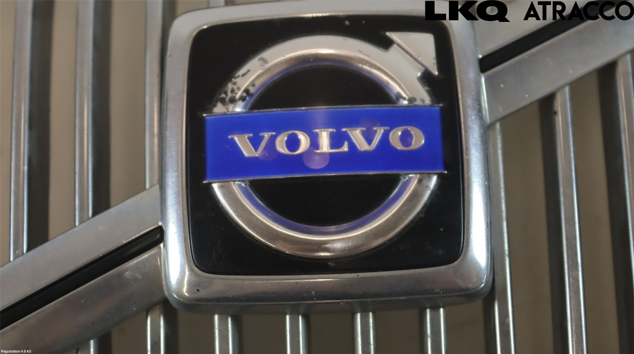 Volvo V70 00-04 Grill Komplett