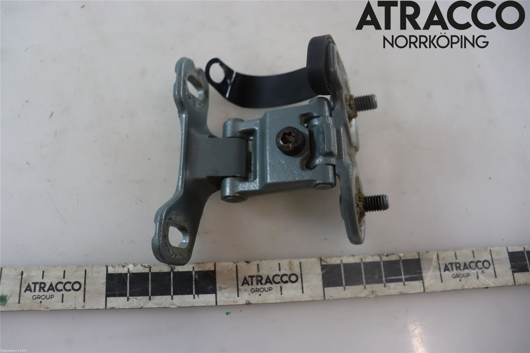 BMW 1 E87/81 5D/3D 03-11 Bakluke Hengsel Venstre