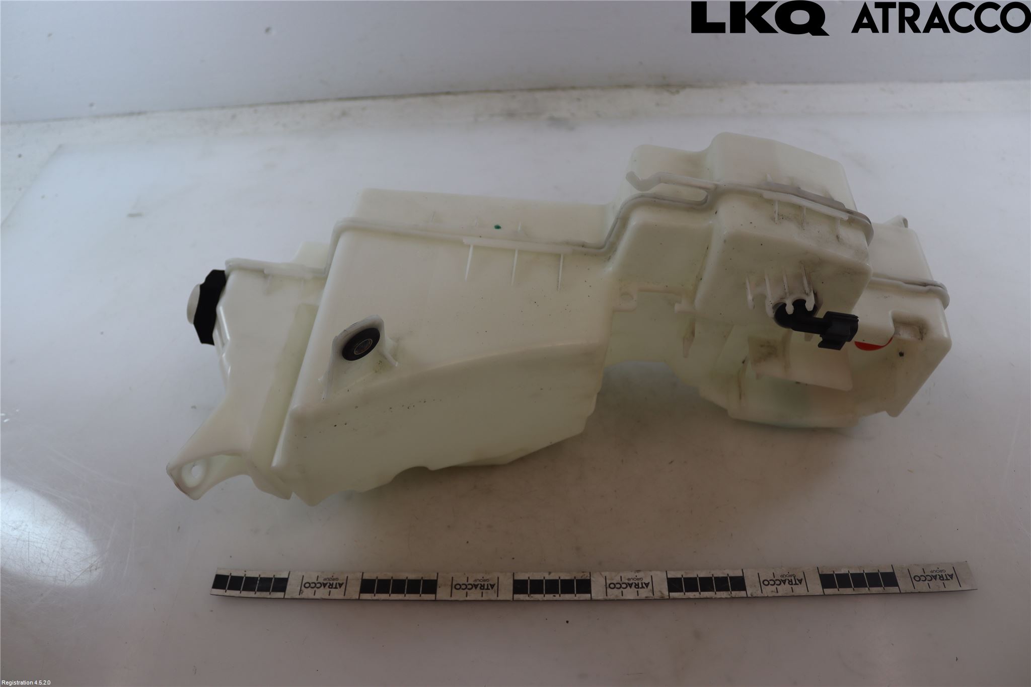 Volvo V60 19- Spylerbeholder Frontrute-Lykte