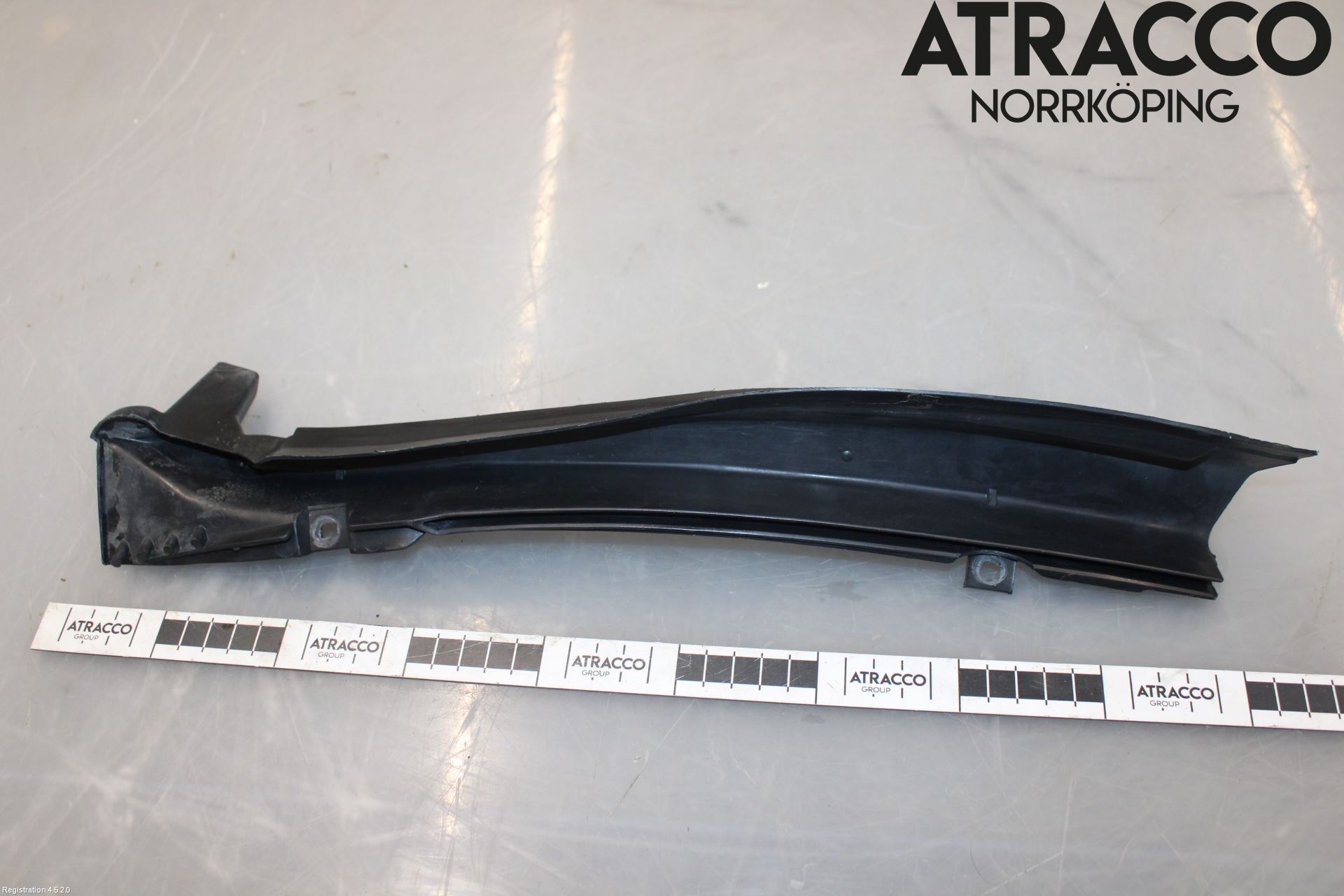 Mercedes-Benz MB 200-500  (W124) 86-96 Visker Deksel-Grill-Under Frr