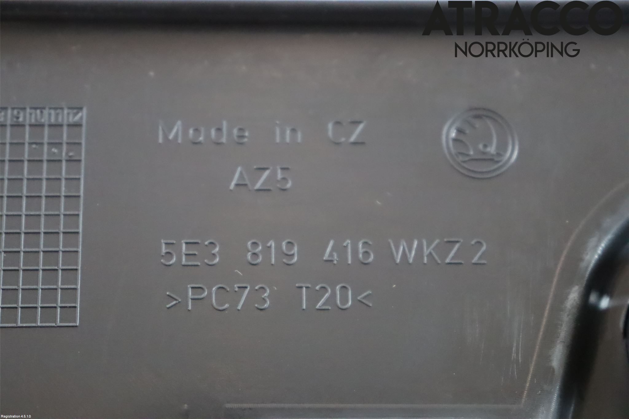 Skoda OCTAVIA (NX) 20- Visker Deksel-Grill-Under Frr