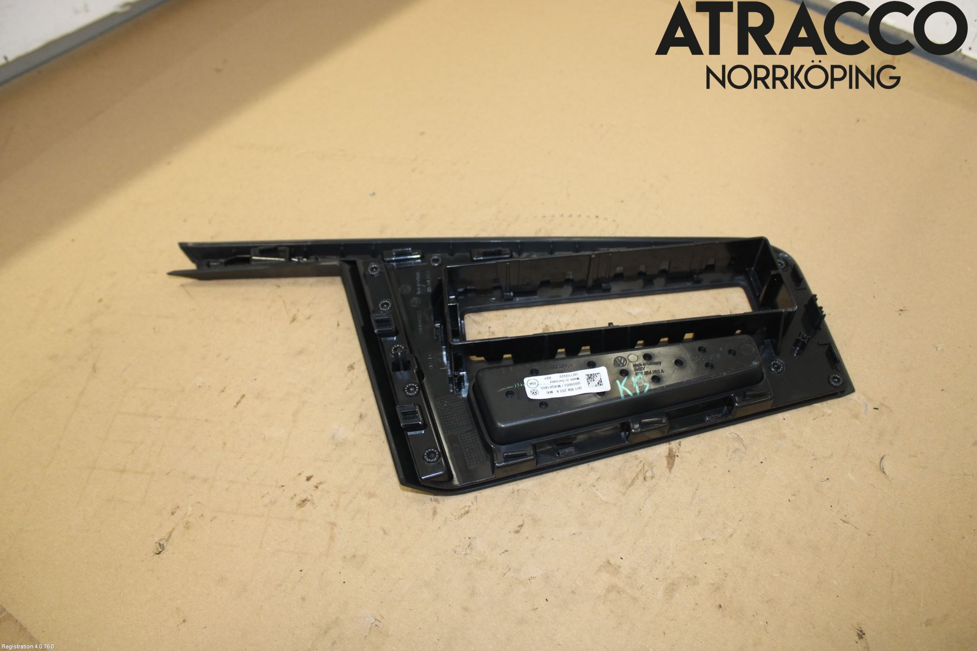 Volkswagen VW GOLF / E-GOLF VIII 20- Instrumentkonsoll Midt