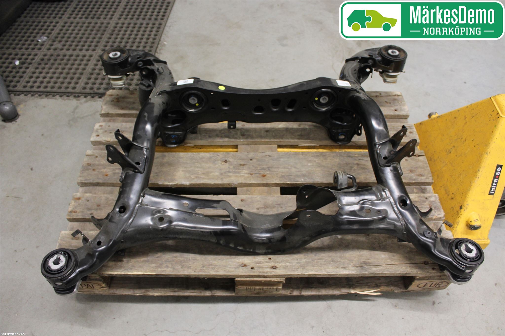 Audi Q5/SQ5 17- Bakaksel Feste Travers-Ramme