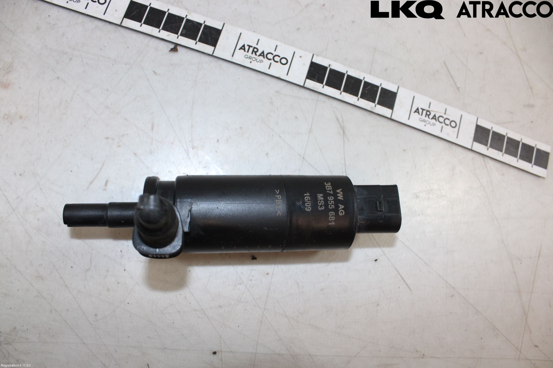 Volkswagen VW CADDY      04-10 Spylerpumpe Frontrute