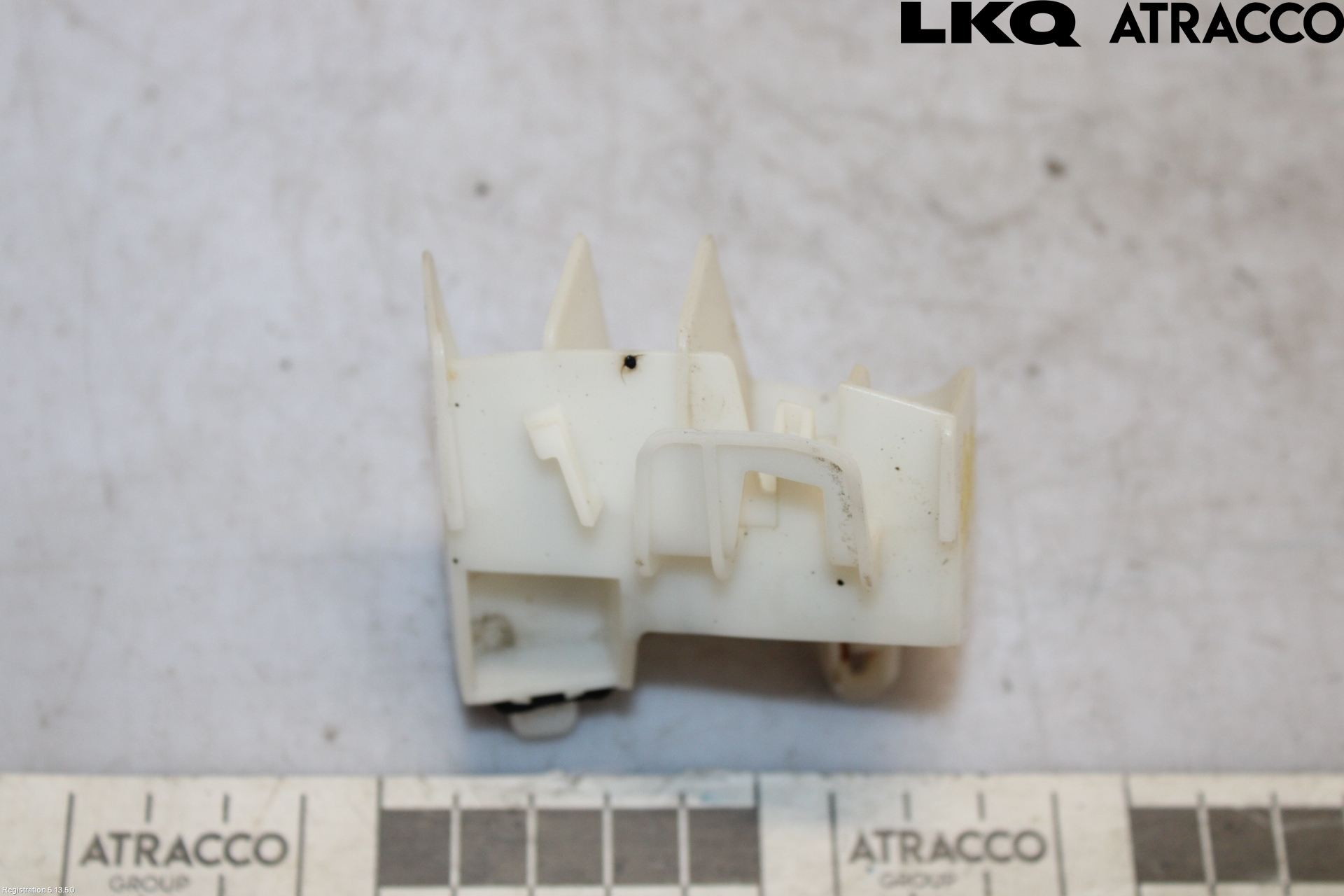 Toyota YARIS XP130 12-14 Støtfangerfeste Bak Venstre