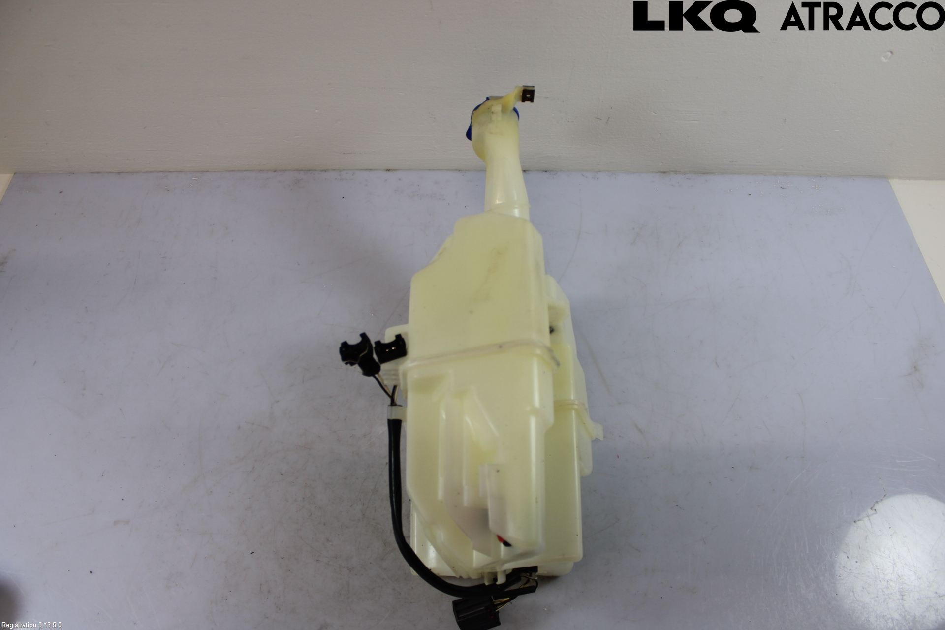 Volvo V70 00-04 Spylerbeholder Frontrute-Lykte