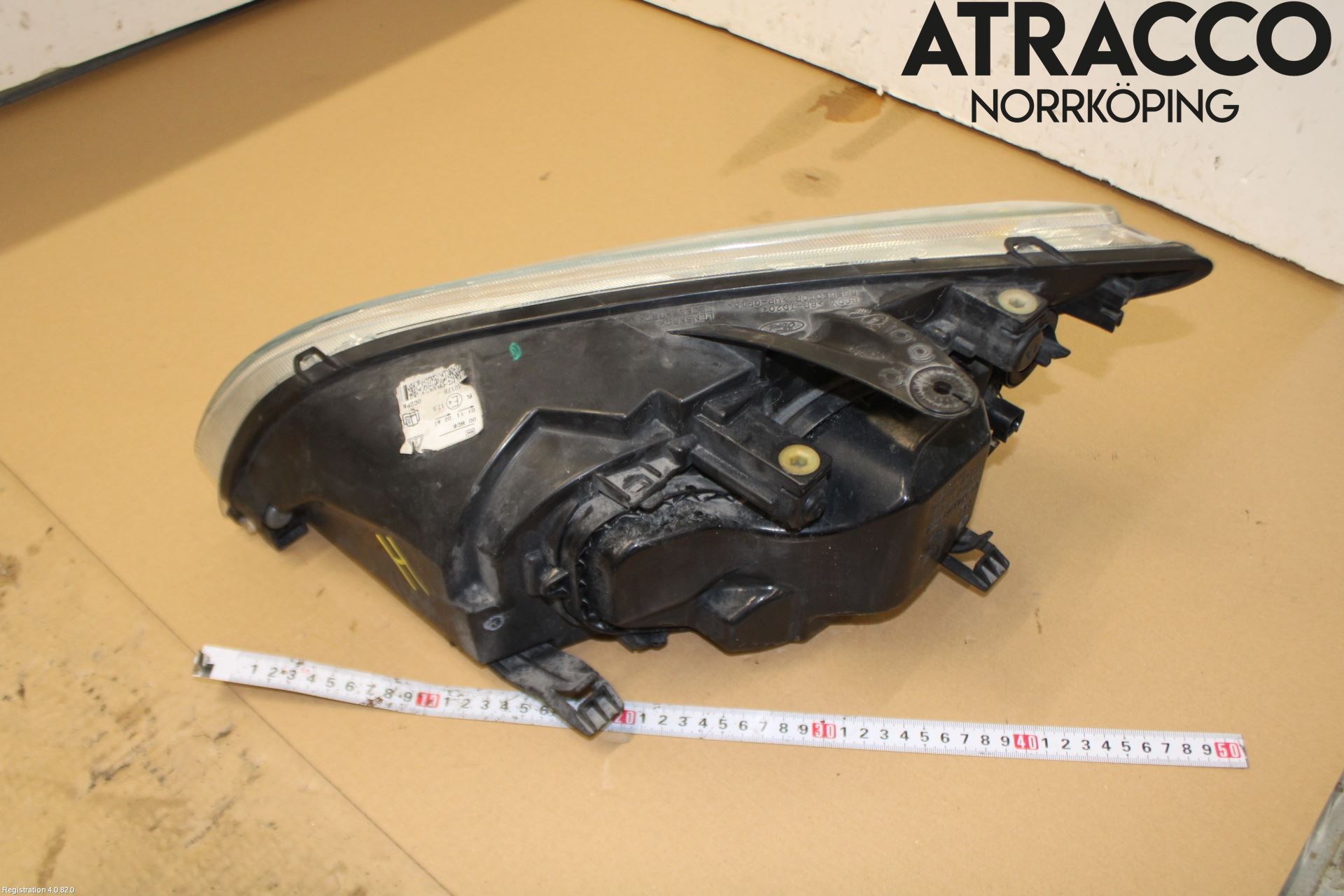 Ford FOCUS     04-07 Frontlykt Høyre