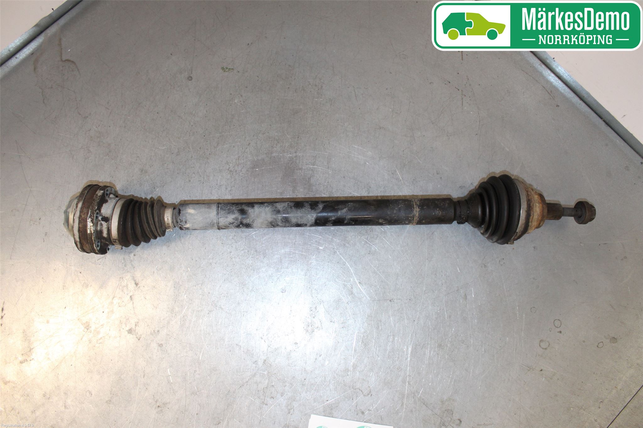Volkswagen VW PASSAT 05-11 Drivaksel Foran Kompl Høyre