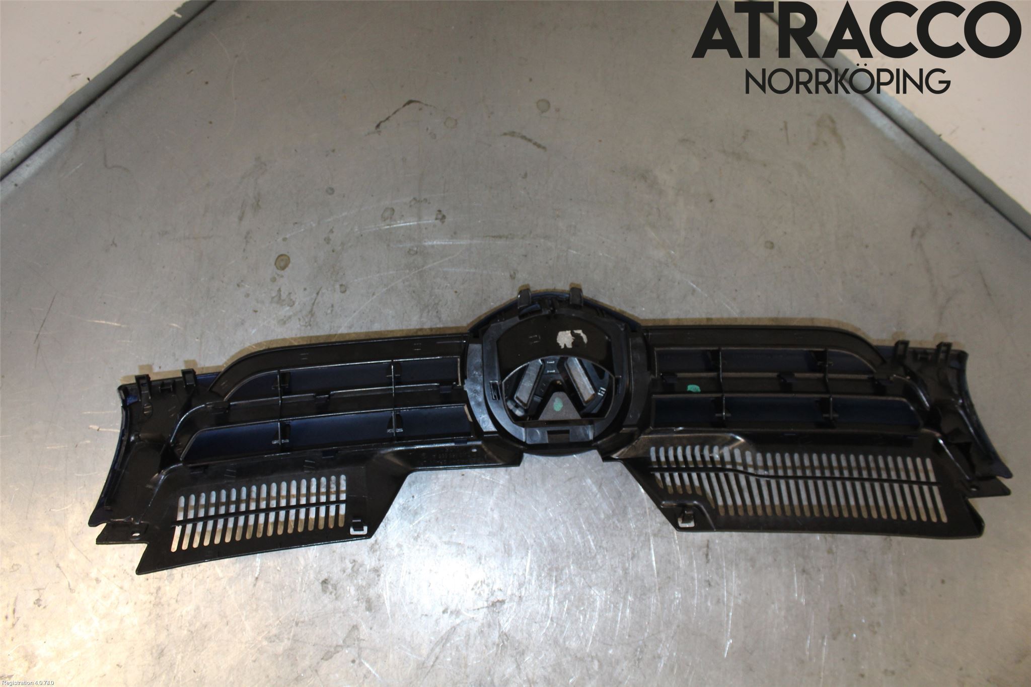 Volkswagen VW GOLF V 04-09 Grill Komplett