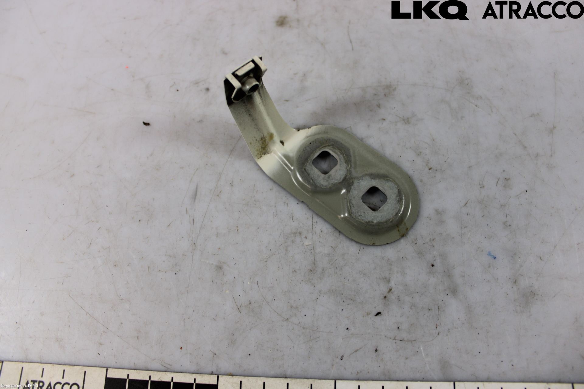 BMW 5 F10/F11/F18 09-17 Frontskjermfeste Venstre