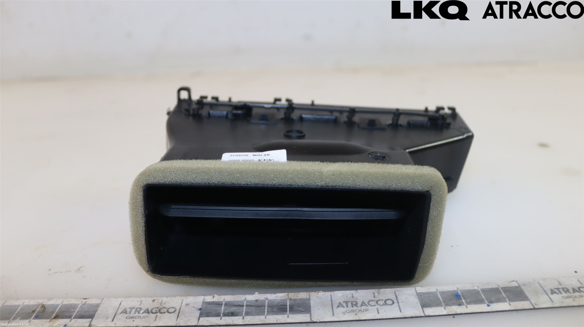 Volvo V90 17->> Dashbord Kanal - Dyse