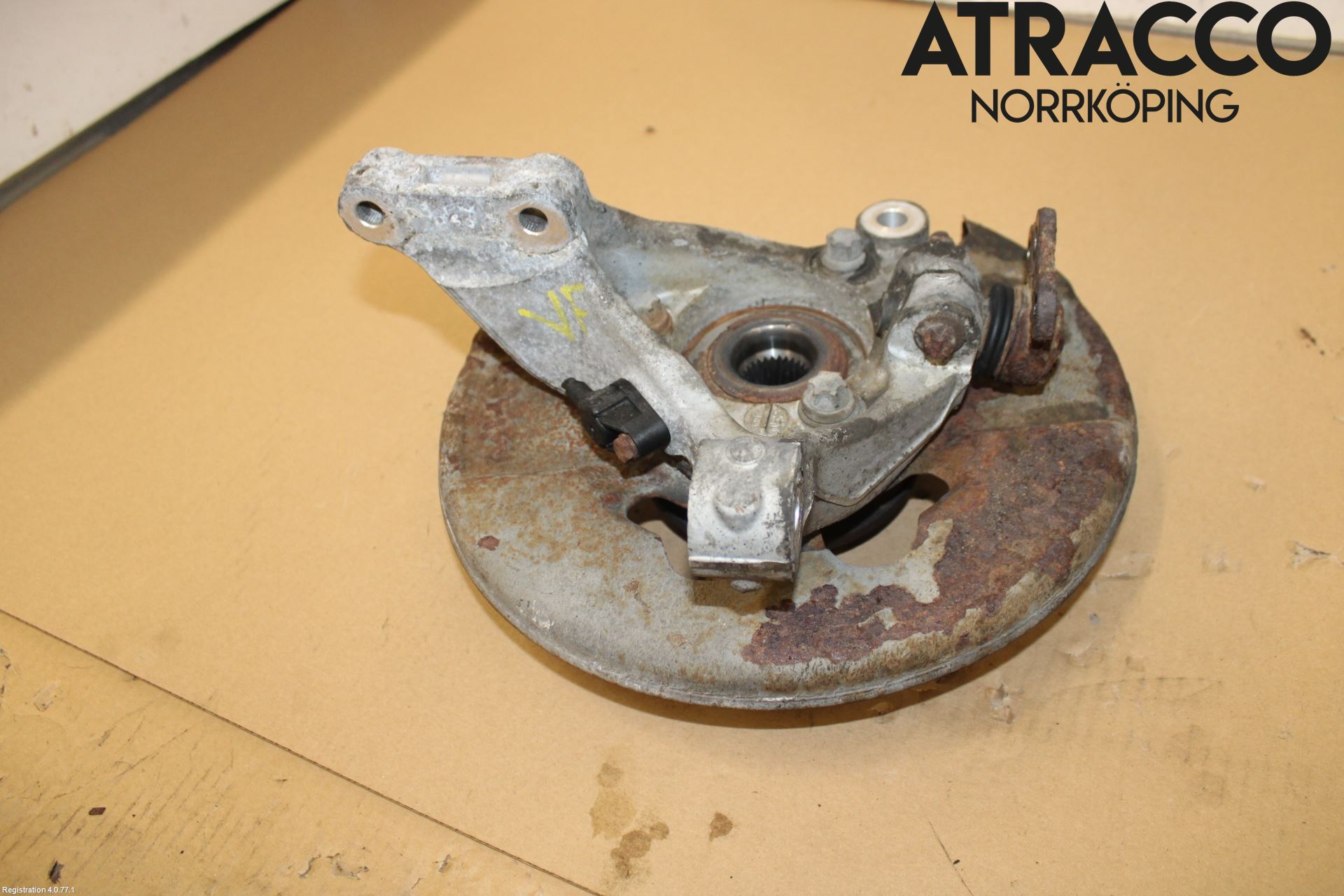 Saab 9-5     06-10 Spindel Vf