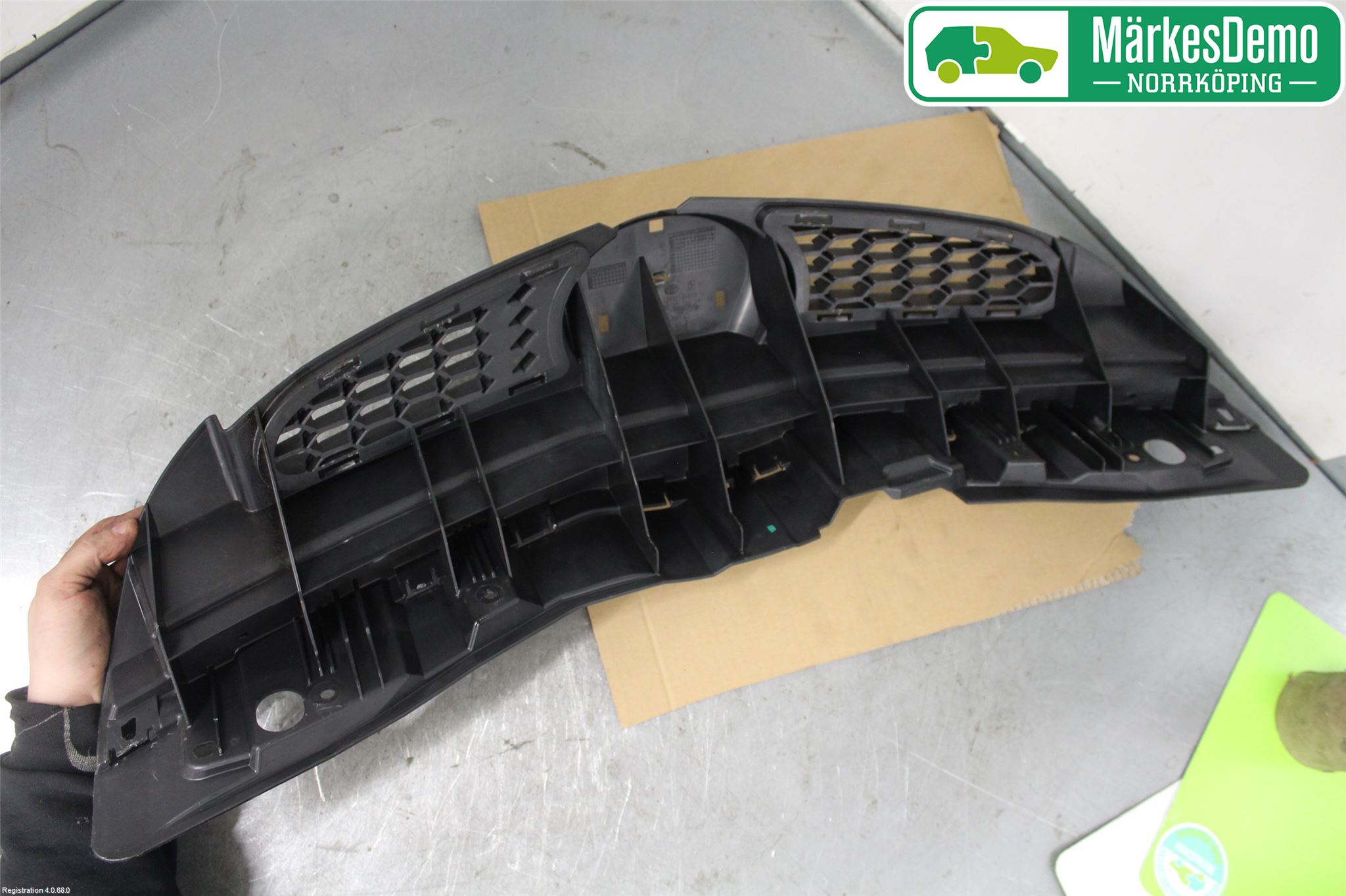 Toyota AYGO 06-14 Grill Komplett