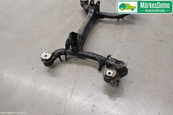 Audi A4/S4 B9 16-19 Bakaksel Feste Travers-Ramme
