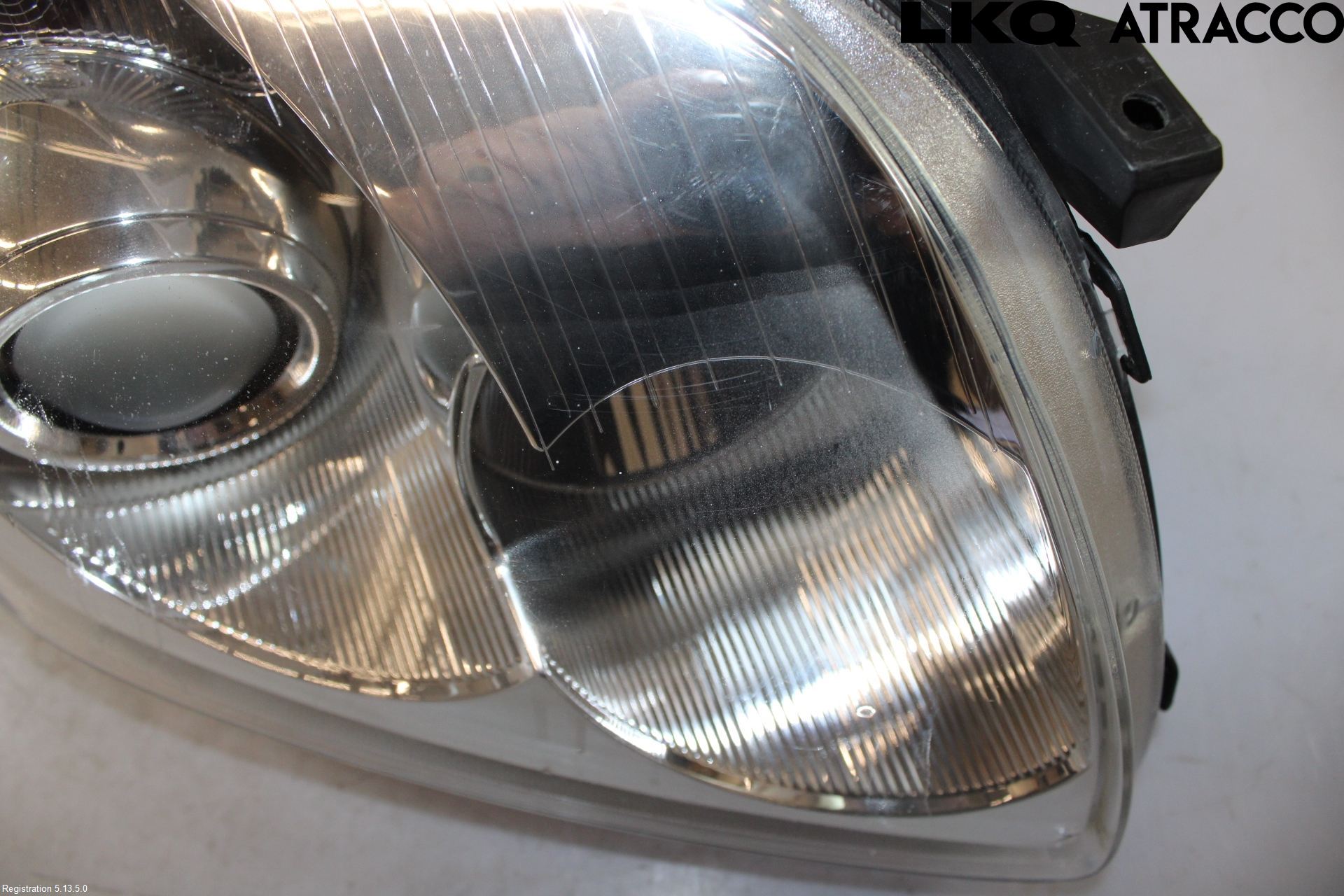 Toyota AVENSIS 03-06 Frontlykt Høyre