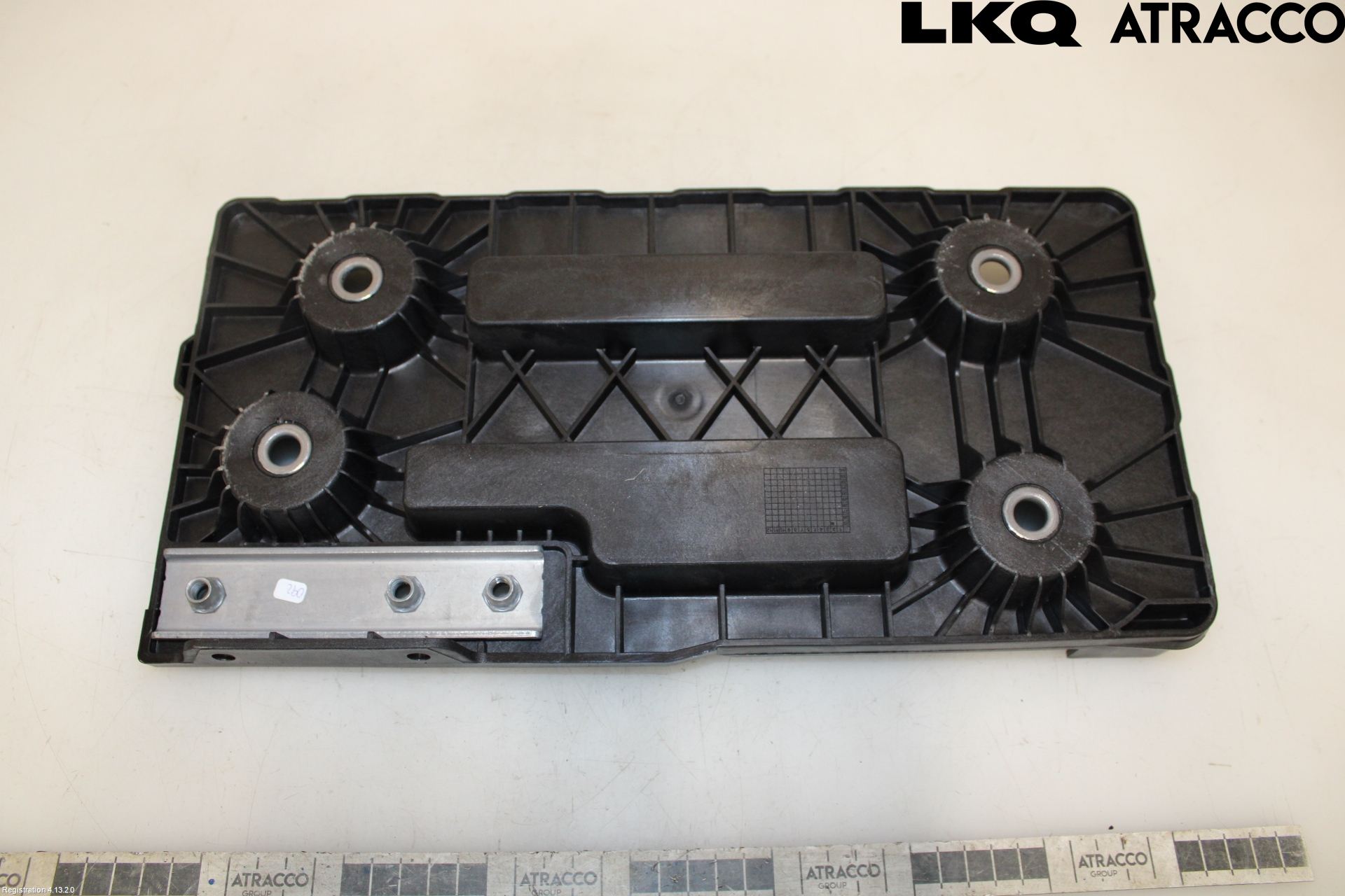 Volkswagen VW PASSAT 24- Batterikasse - Feste - Holder