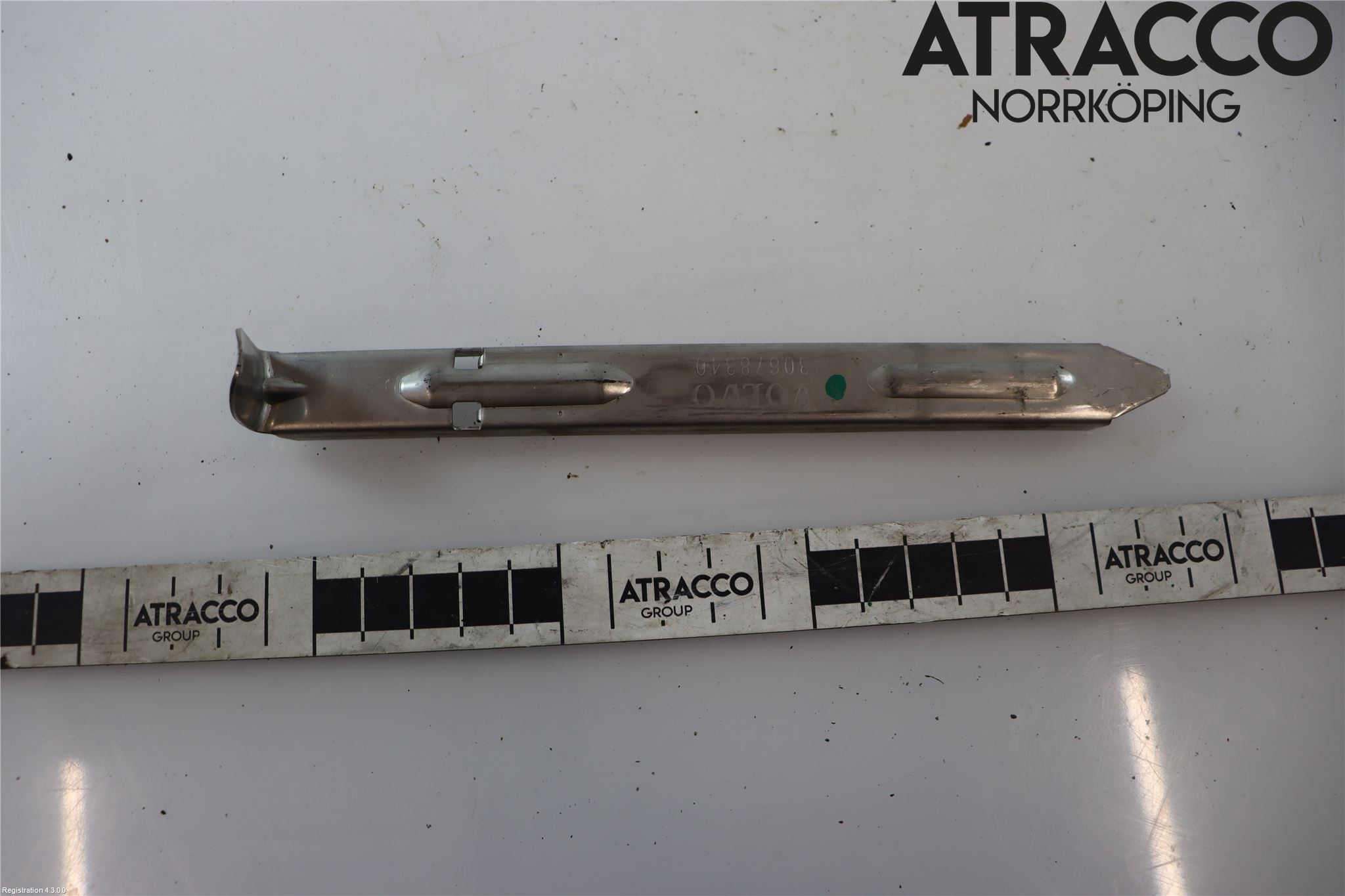 Volvo XC70 08-13 Frontlykt Holder-Feste