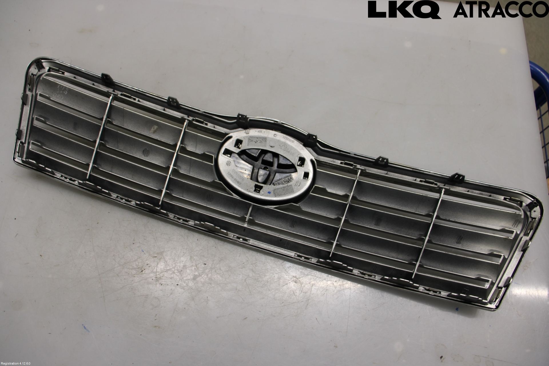 Toyota AVENSIS 03-06 Grill Komplett