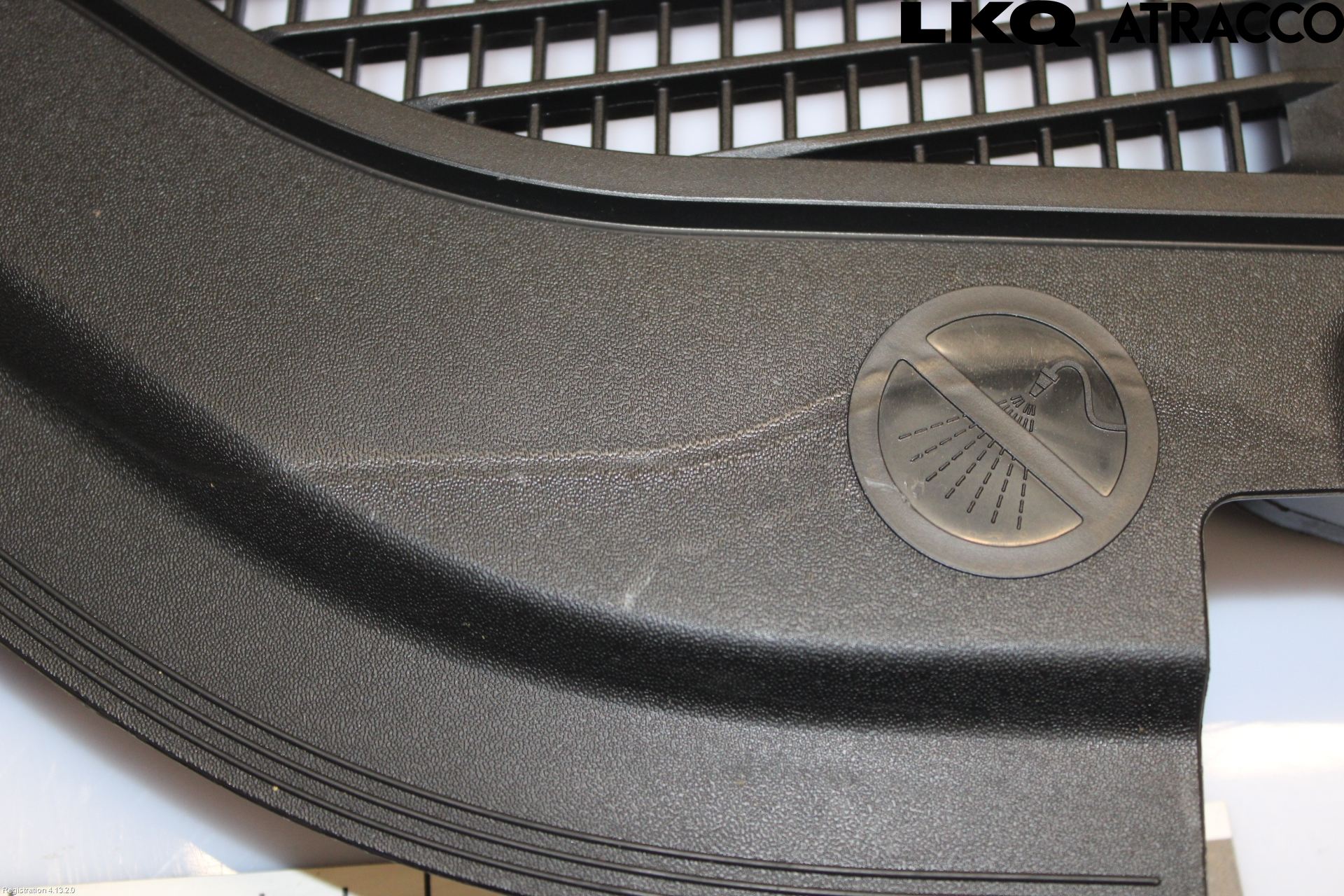 Volkswagen VW PASSAT 24- Visker Deksel-Grill-Under Frr