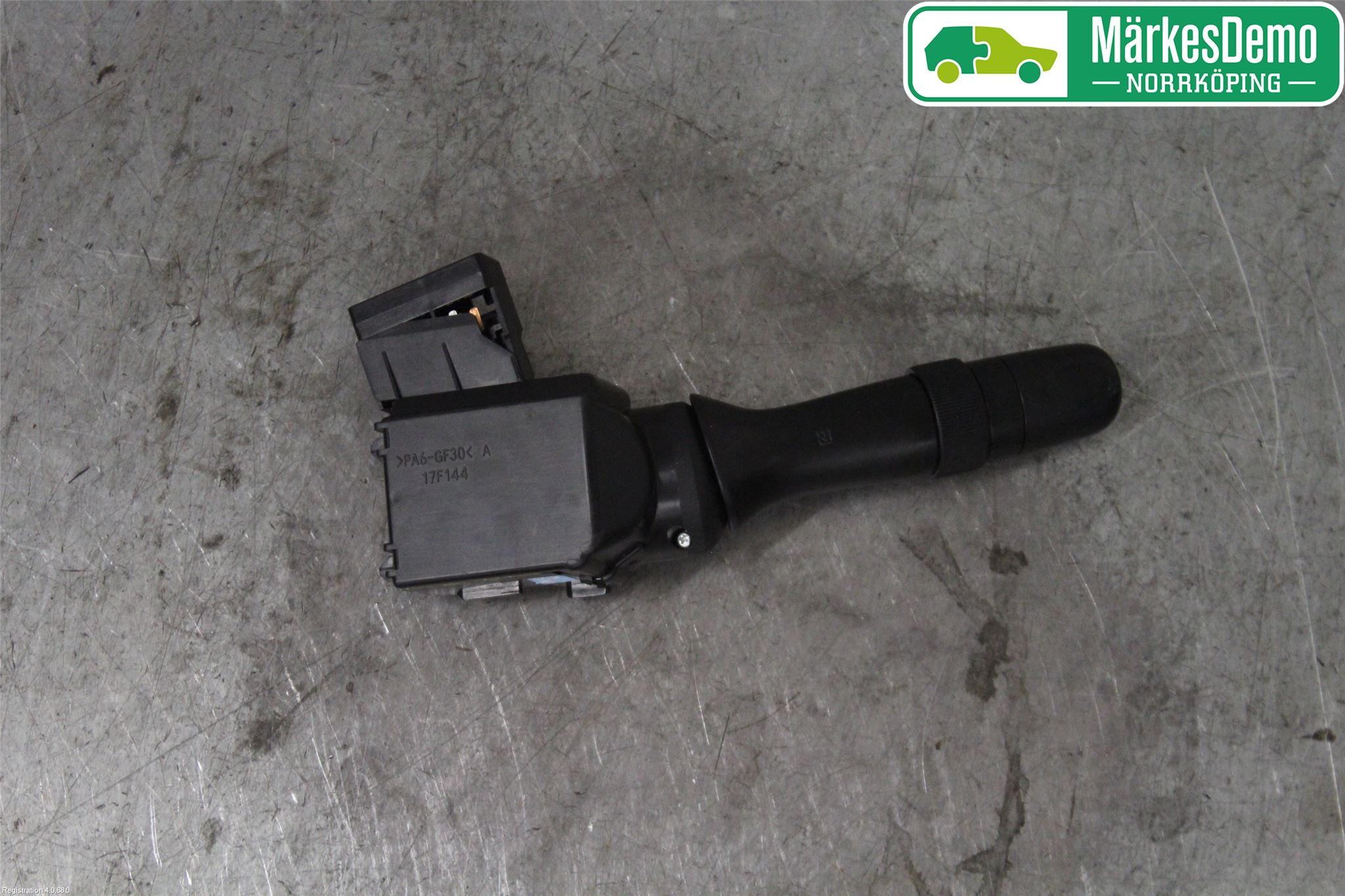 Toyota AVENSIS 09-15 Bryter Ratt Visker - Spyler