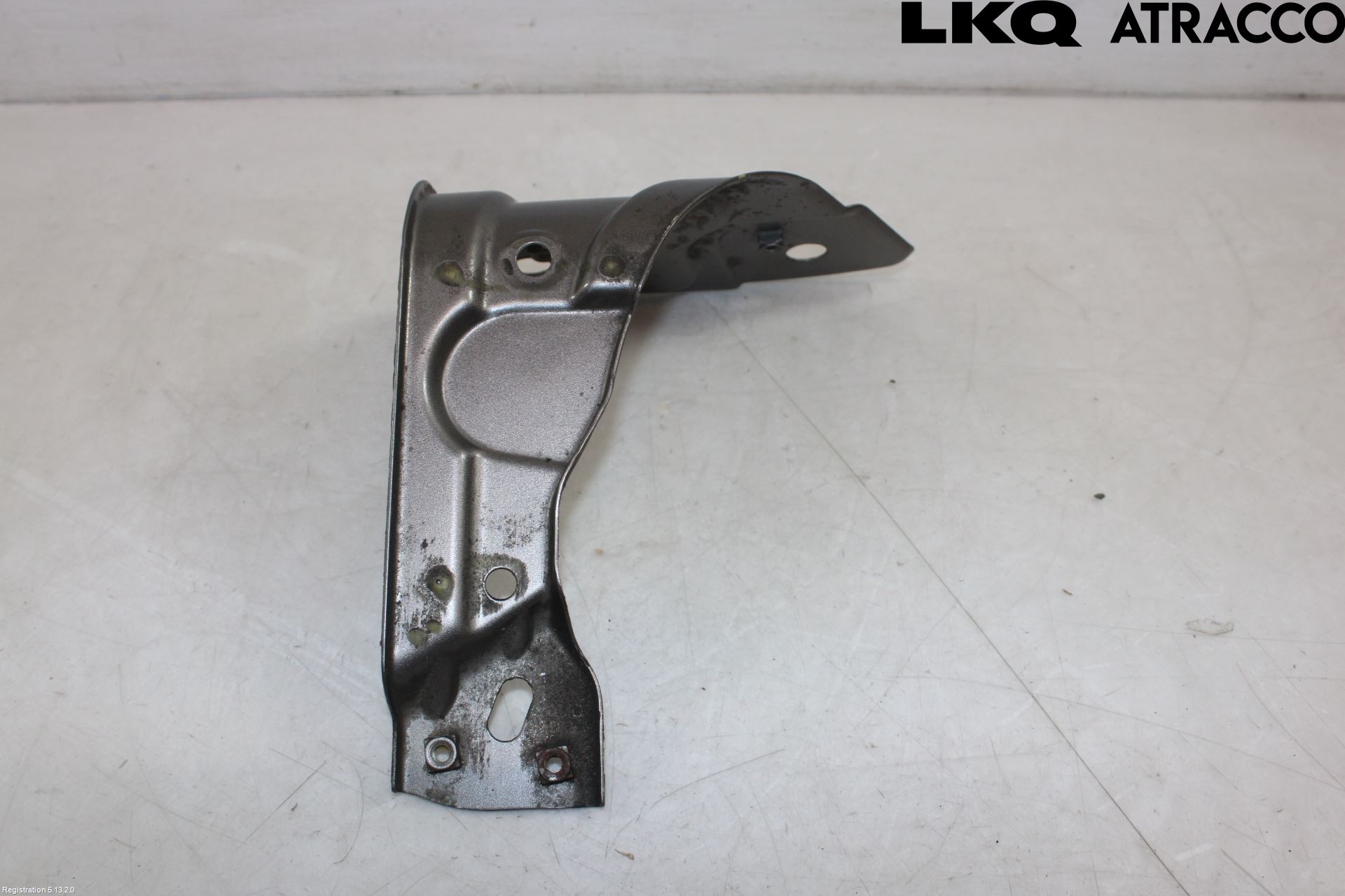Volkswagen VW PASSAT 11-14 Frontskjermfeste Venstre