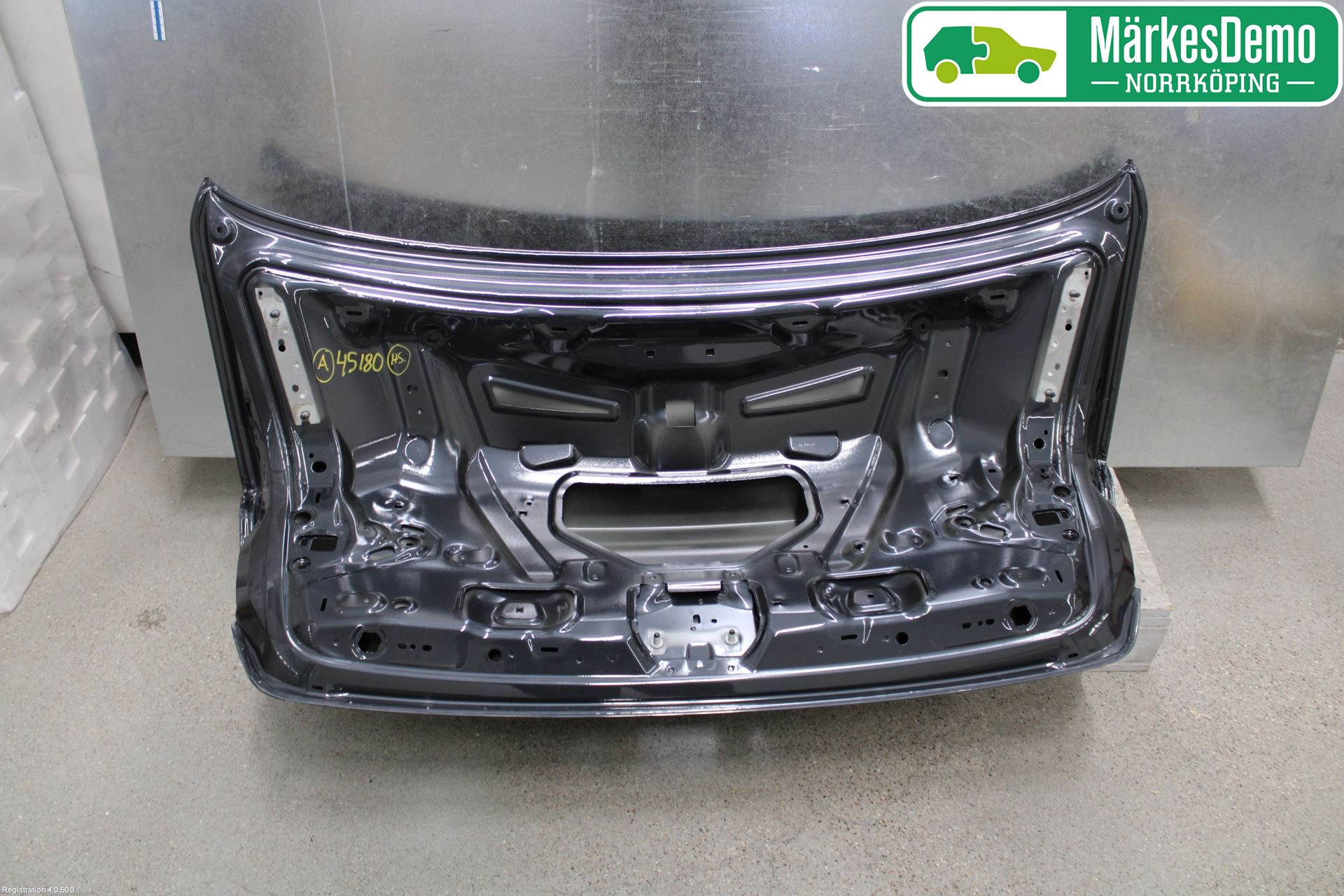 Audi A4/S4 B9 16-19 Bakluke Koffertlokk
