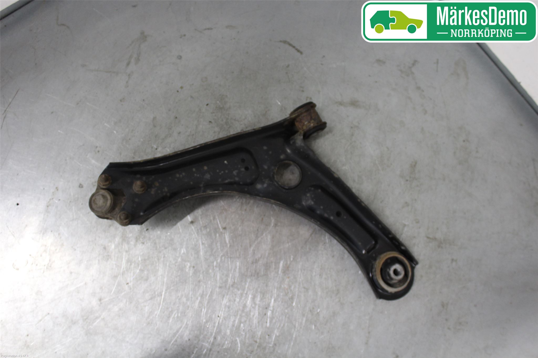 Volkswagen VW CADDY 11-15 Bærearm Foran Høyre Nedre