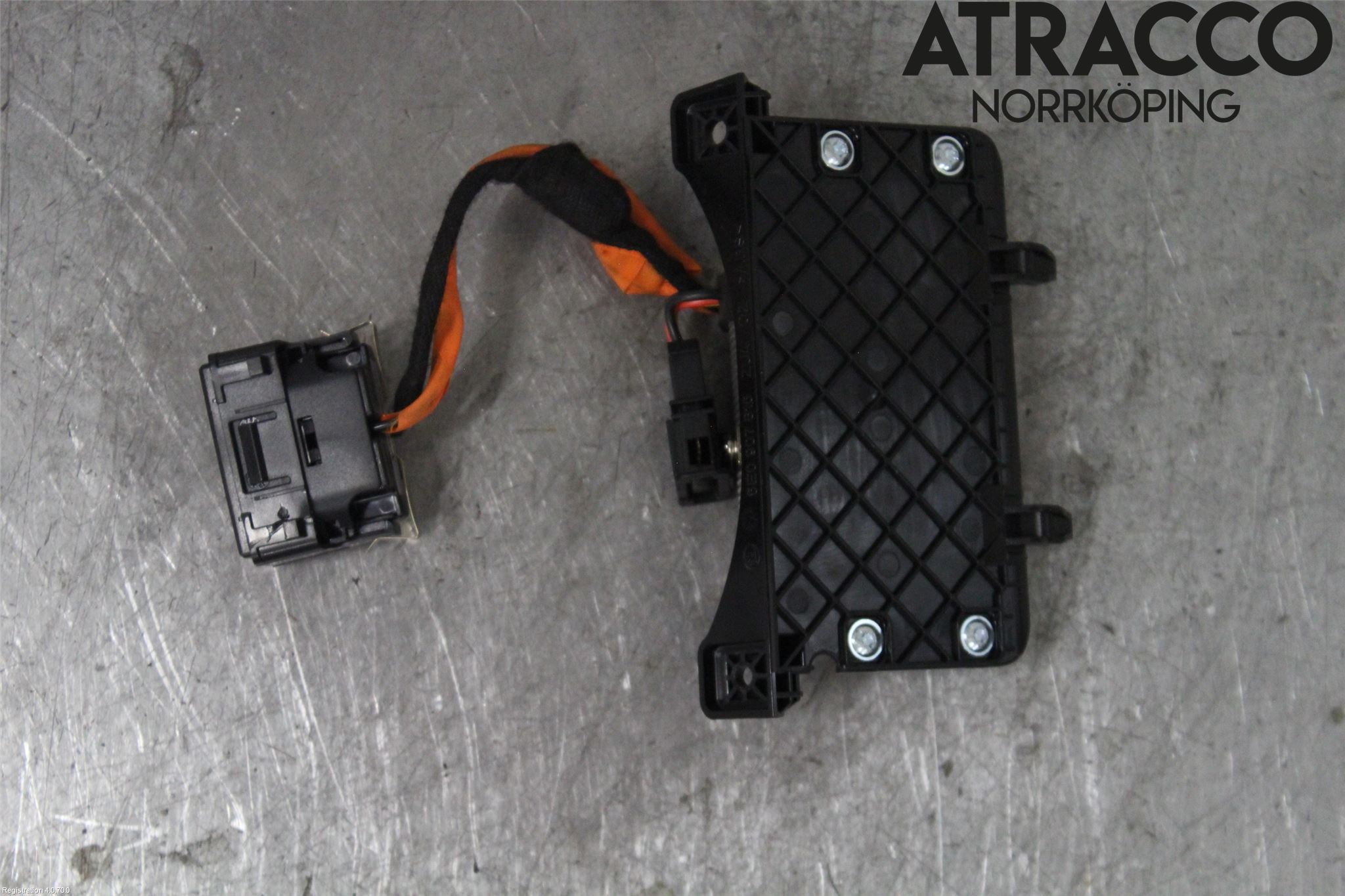 Skoda OCTAVIA (5E) 13-20 Inverter 12-)220V